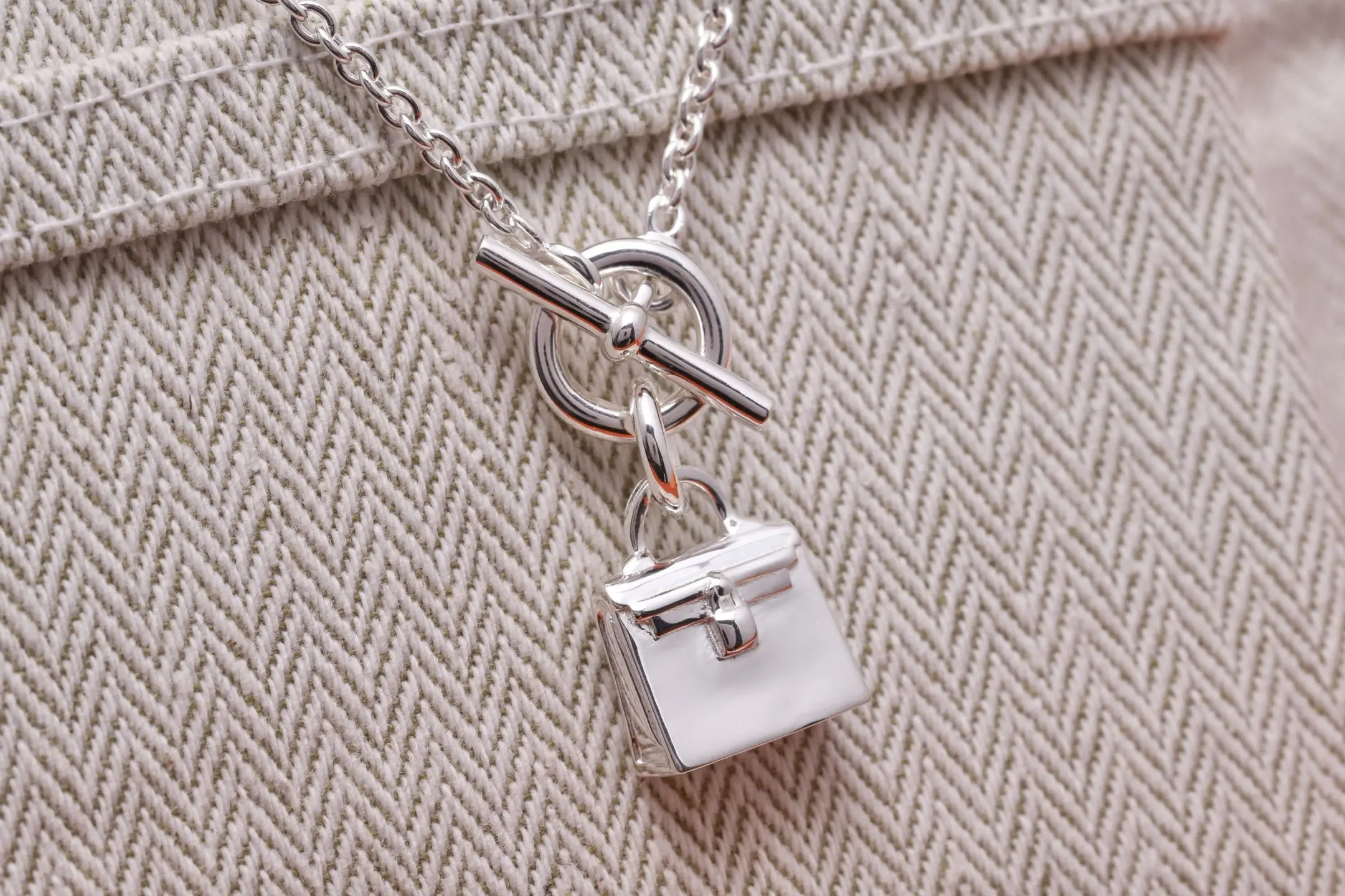 Kelly Amulette Pendant Necklace (Sterling Silver) D55516795 — view 3