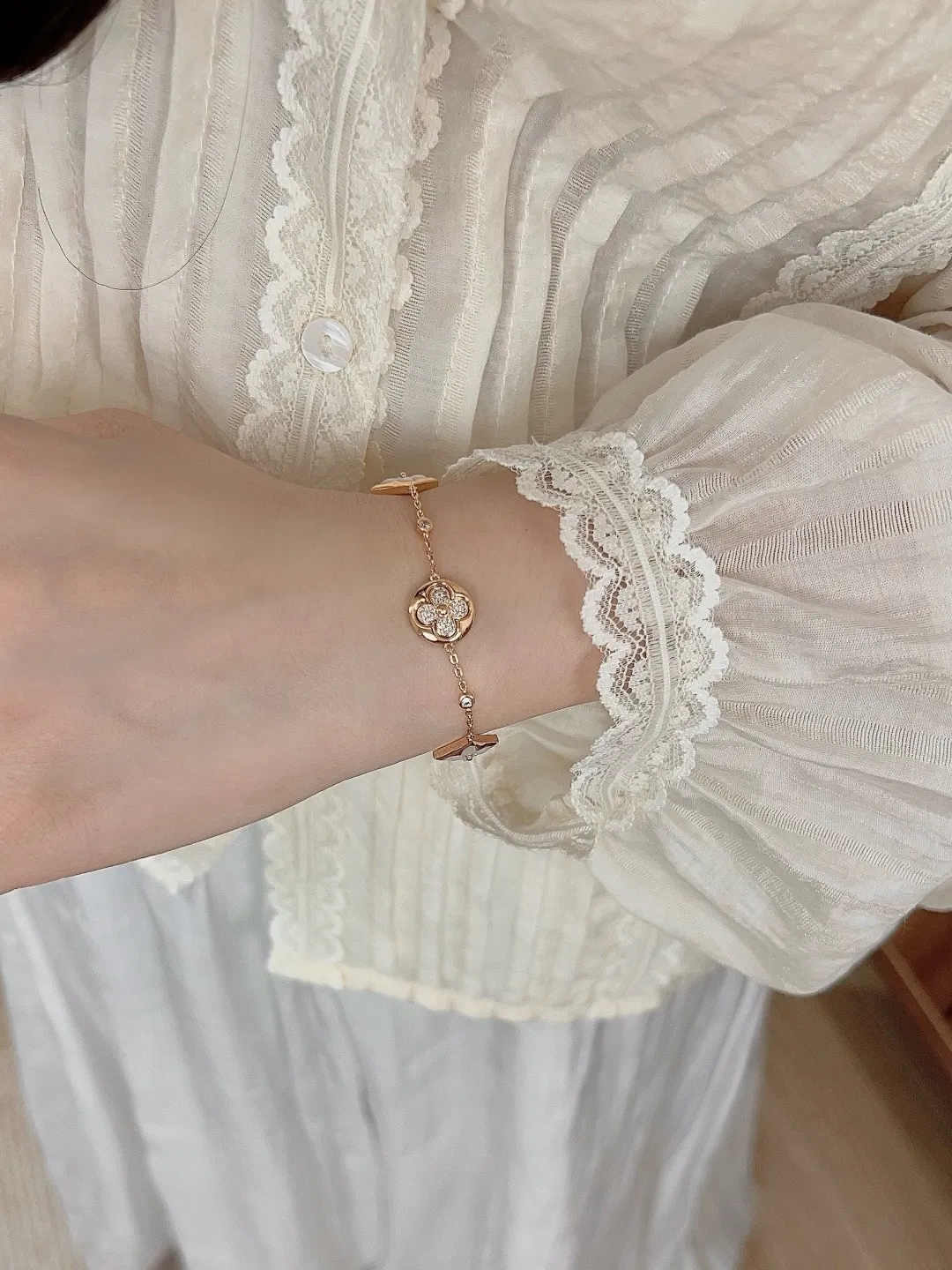Color Blossom BB Multi-Motif Bracelet D24017401 — view 8
