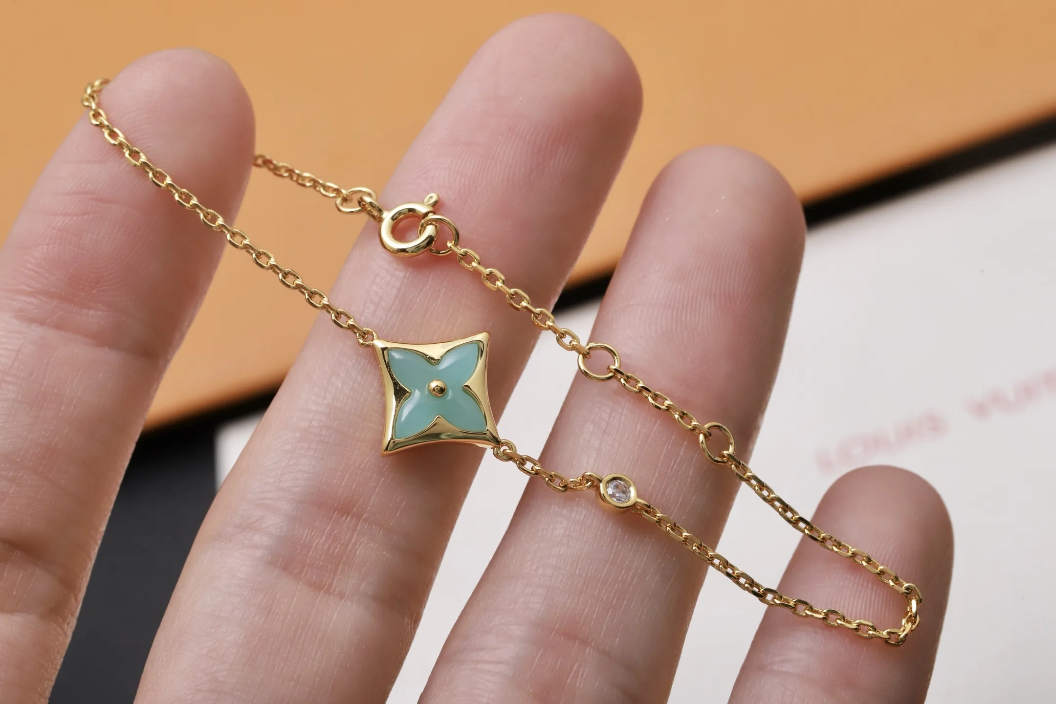 Color Blossom BB Star Bracelet (Gold-Plated Brass) D15017388 — view 4