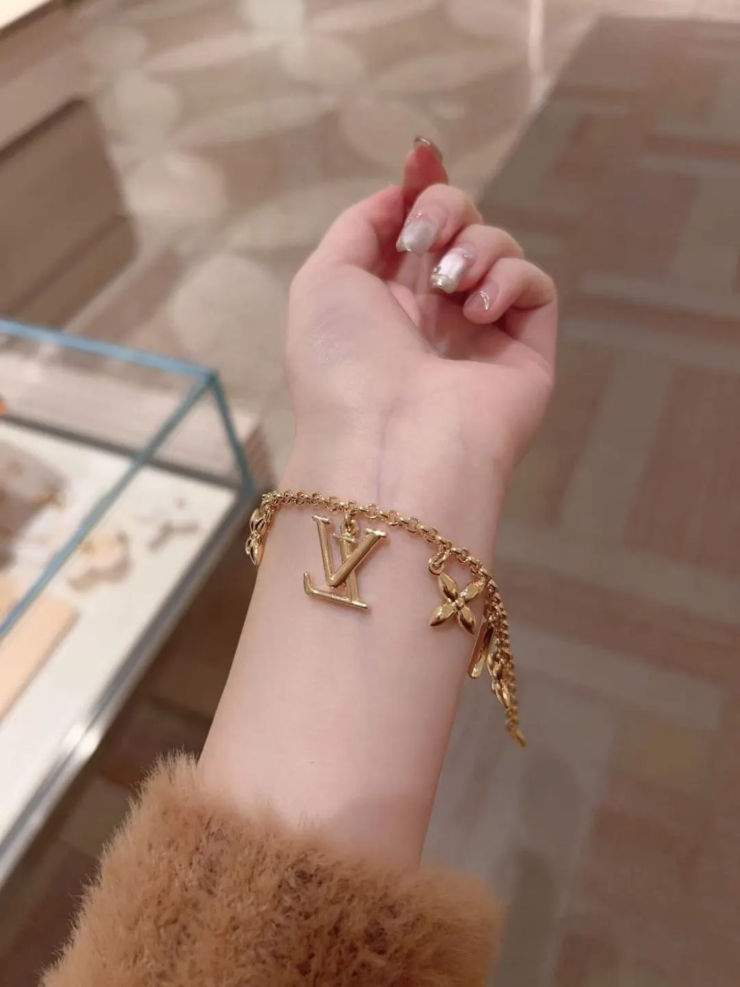 Monogram Flower Charm Bracelet D15017630 — view 8