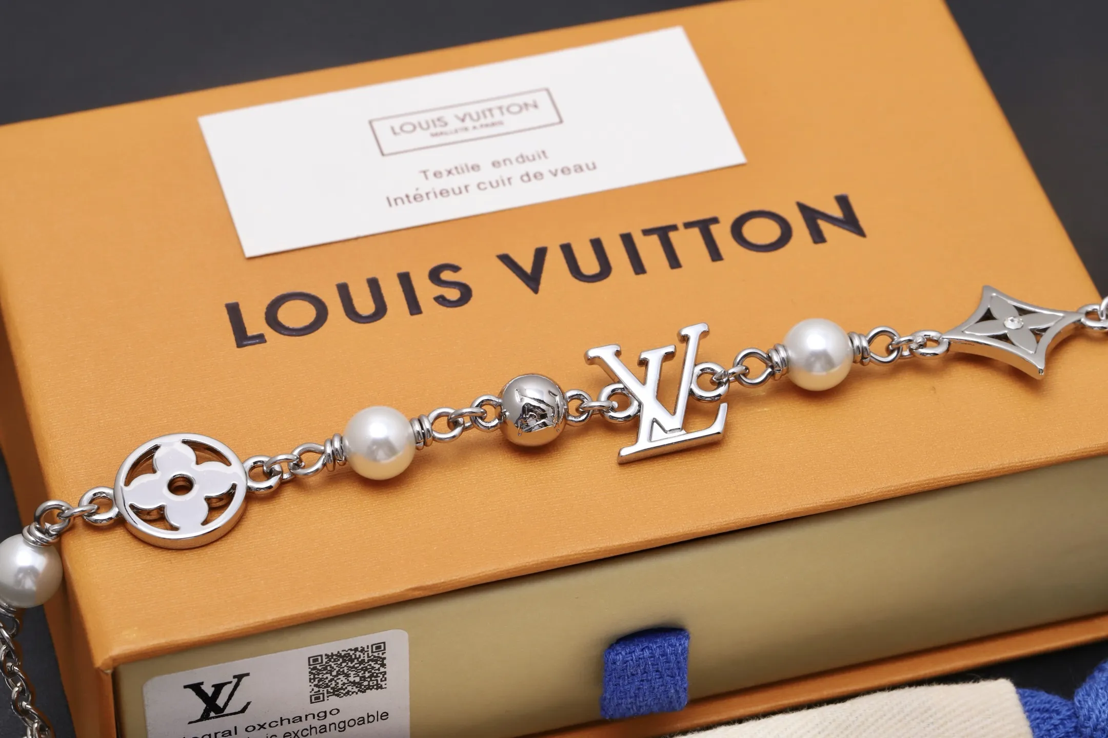LV Pearls Monogram Chain Bracelet D10517647 — view 4