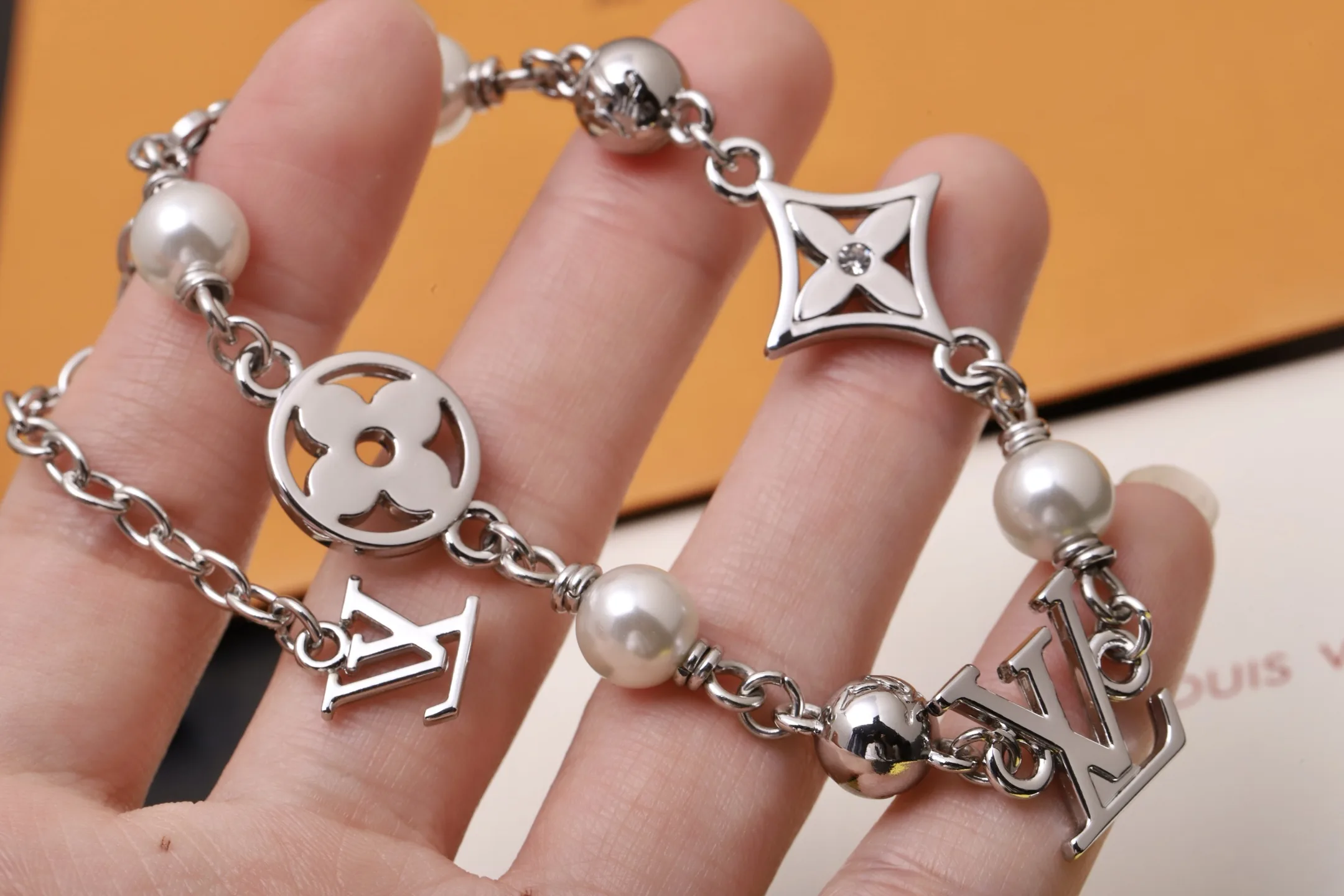 LV Pearls Monogram Chain Bracelet D10517647 — view 5