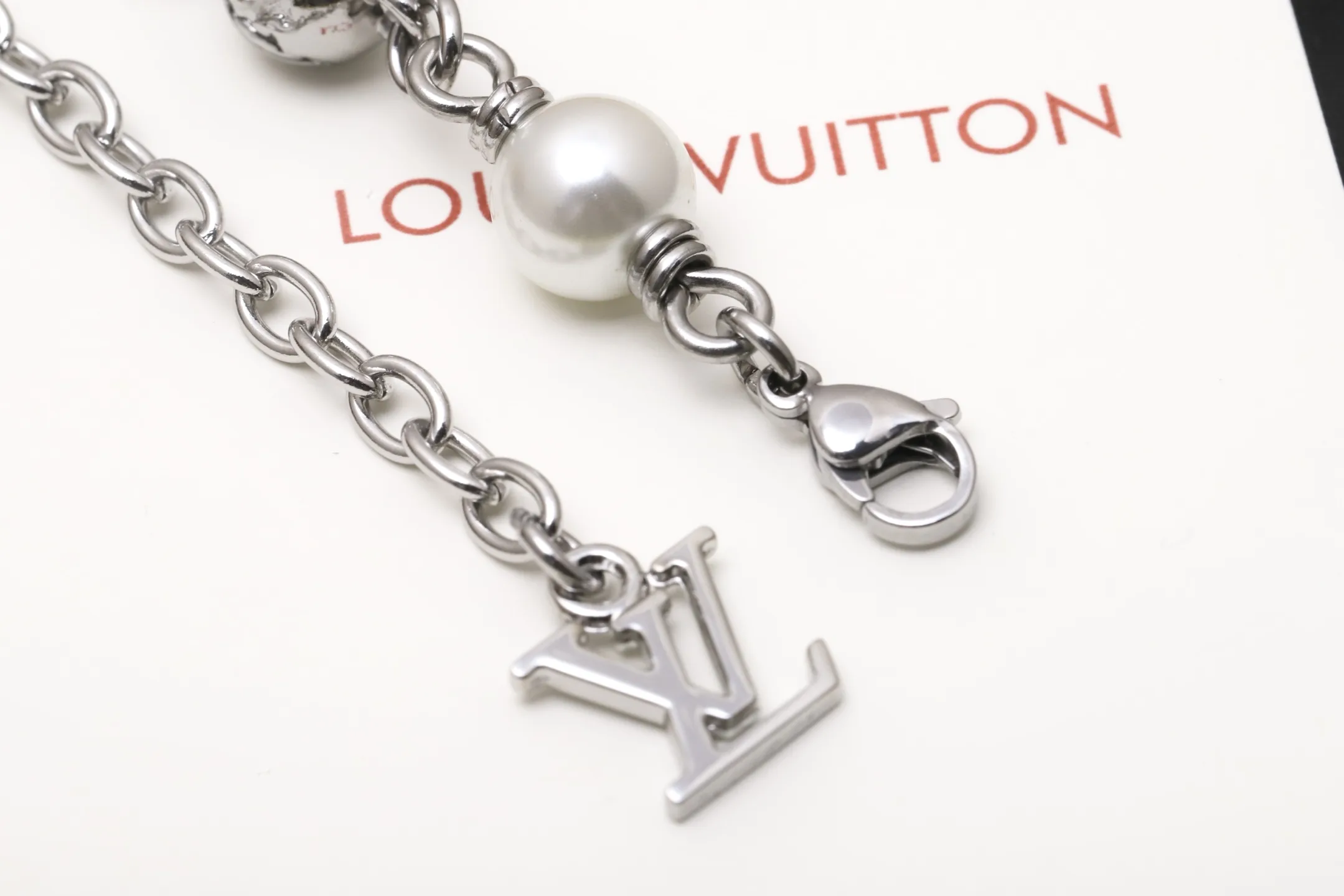 LV Pearls Monogram Chain Bracelet D10517647 — view 6