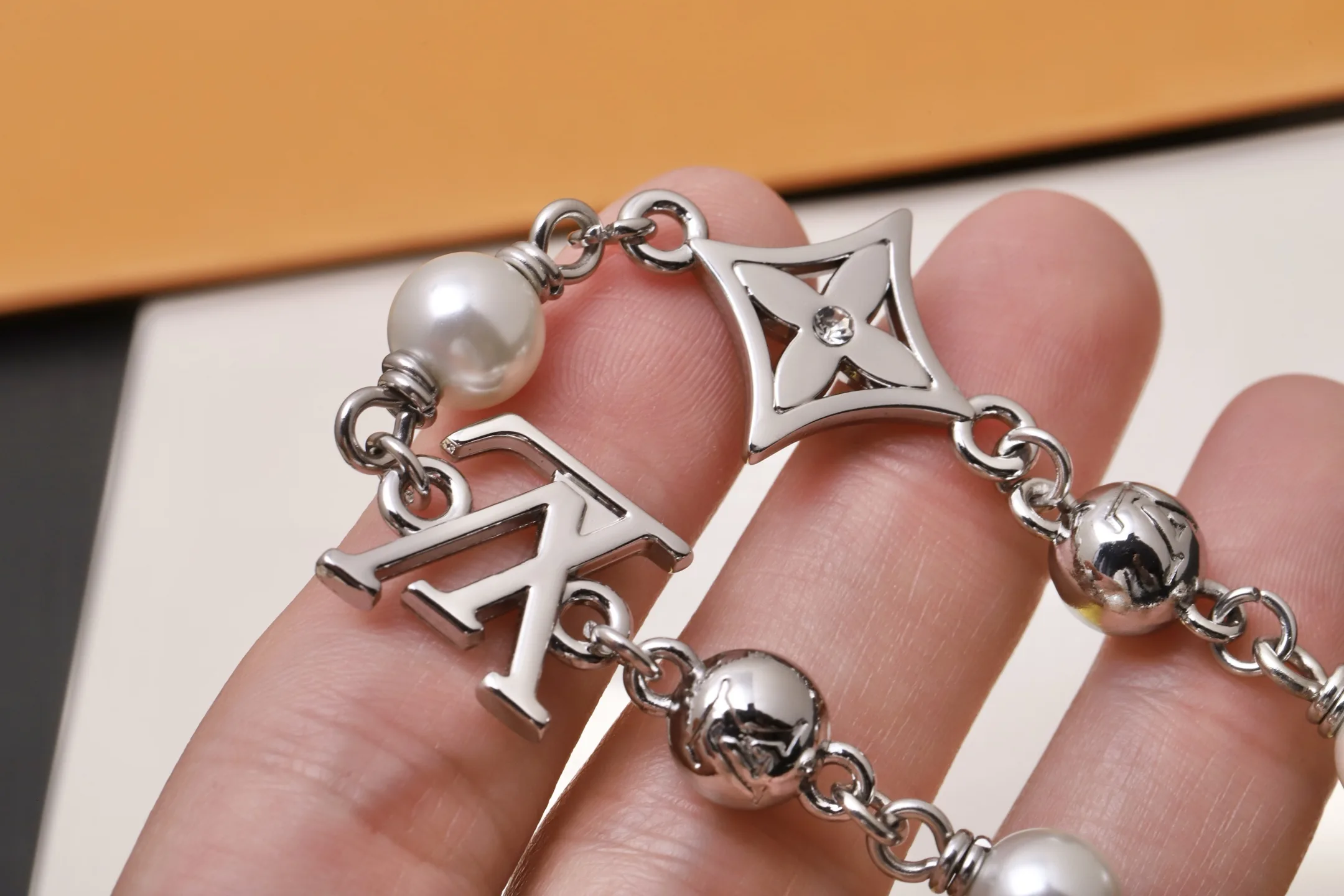 LV Pearls Monogram Chain Bracelet D10517647 — view 7