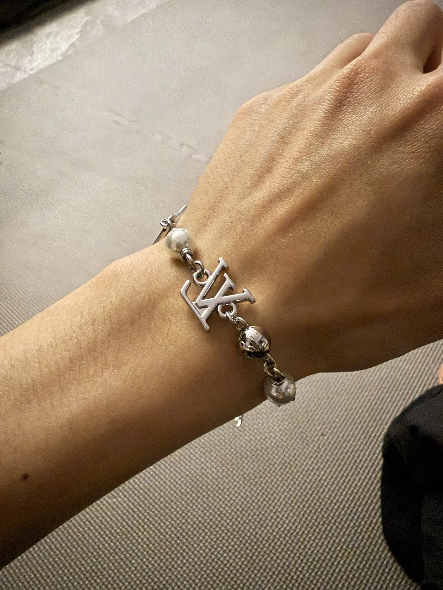 LV Pearls Monogram Chain Bracelet D10517647 — view 8