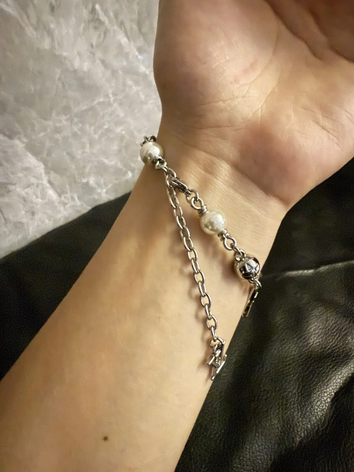 LV Pearls Monogram Chain Bracelet D10517647 — view 9