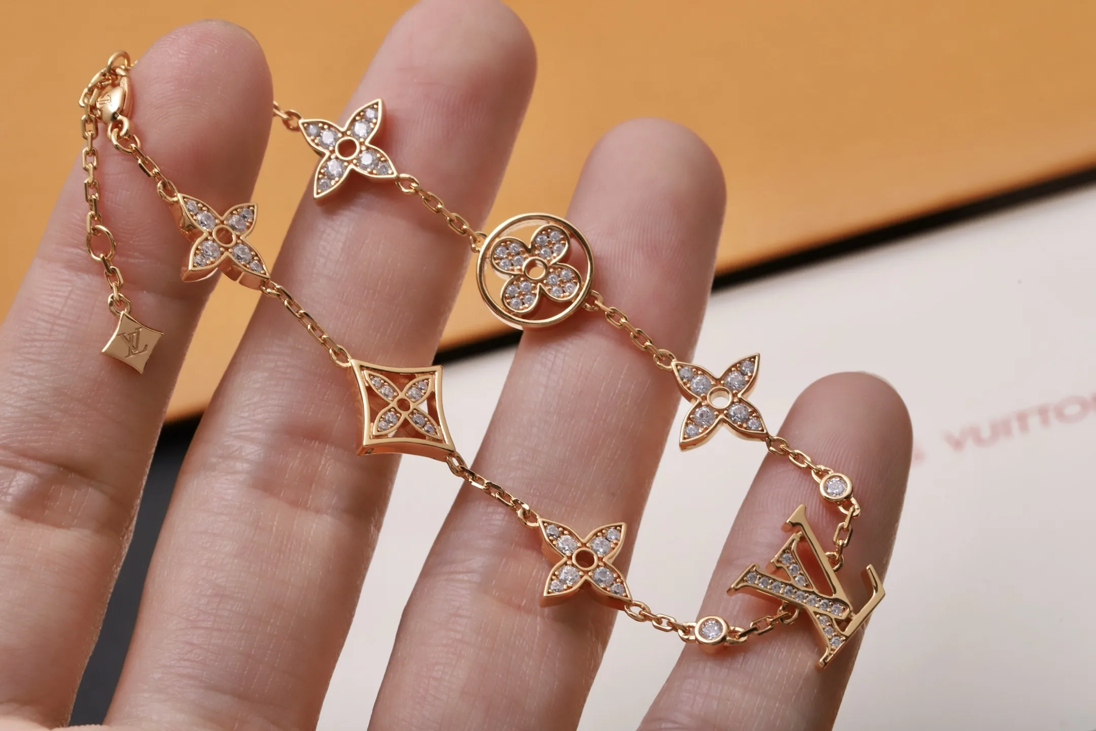 Idylle Blossom Monogram Flower Bracelet D29517378 — view 5