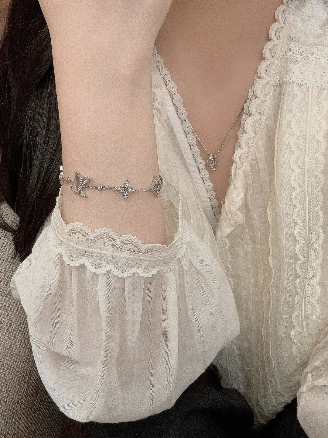 Idylle Blossom Monogram Flower Bracelet D29517378 — view 9