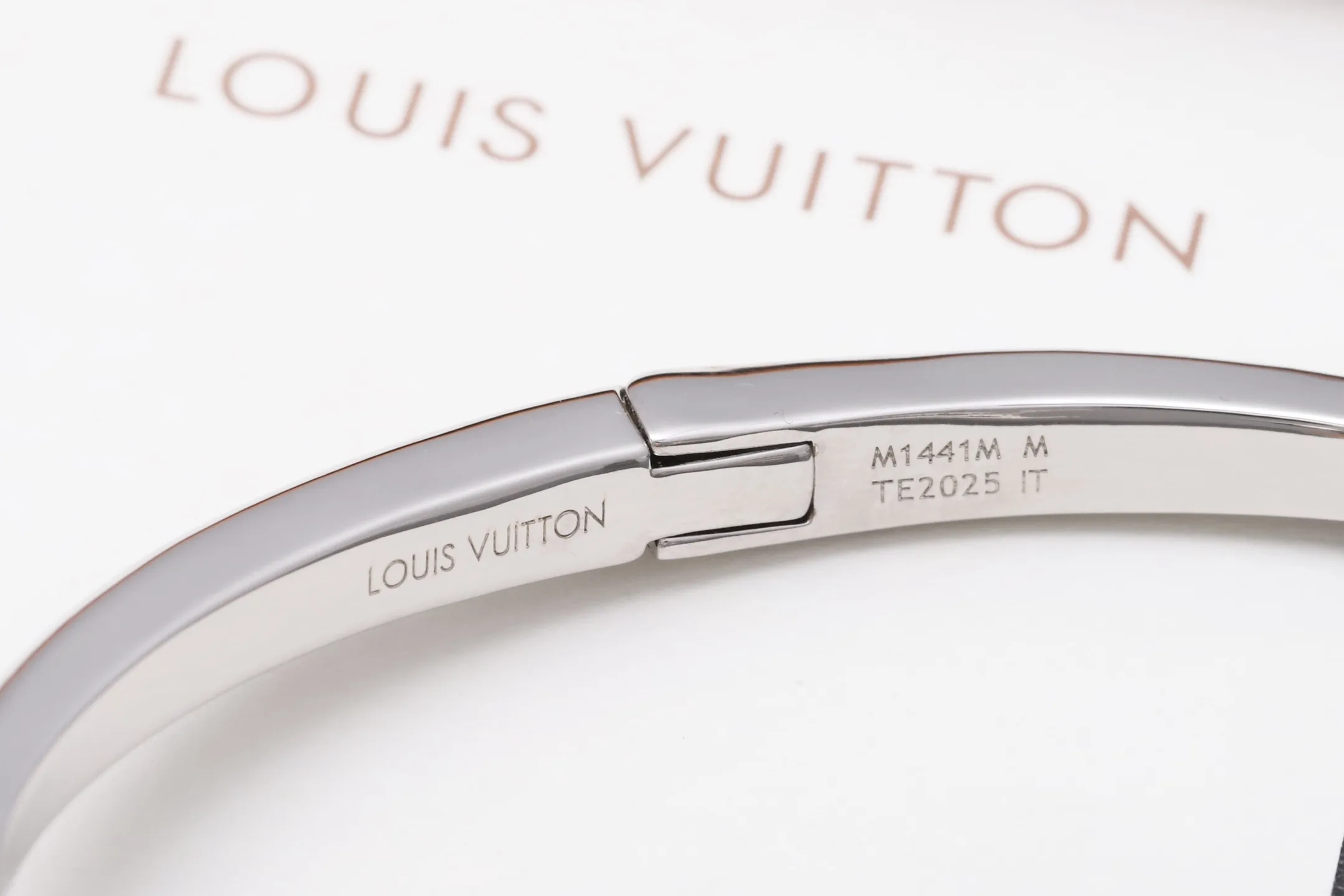 Monogram Flower Crystal Open Bangle D17017223 — view 7