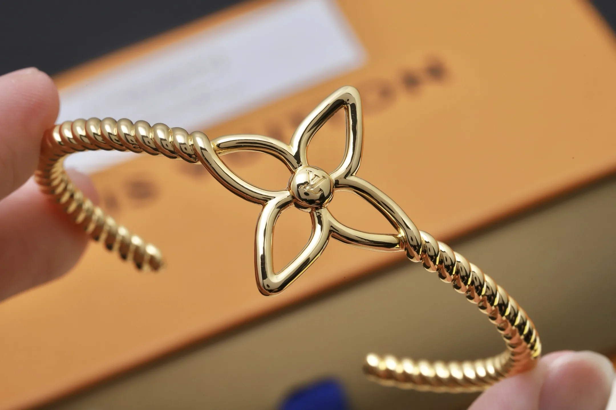 Flowergram Open Bangle Bracelet D14017622 — view 4