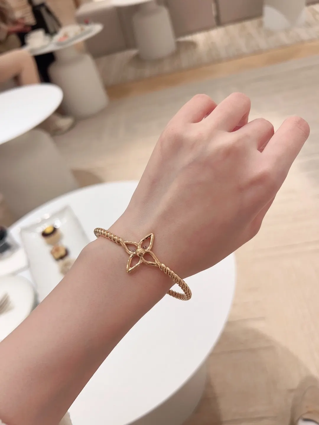 Flowergram Open Bangle Bracelet D14017622 — view 9