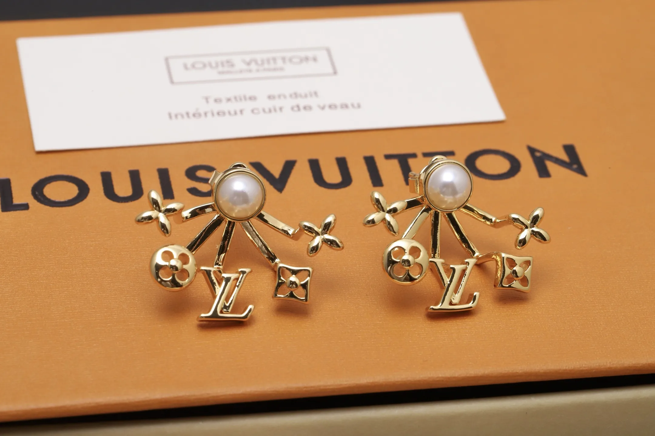 Flowergram Pearl Stud Earrings D11517510 — view 3