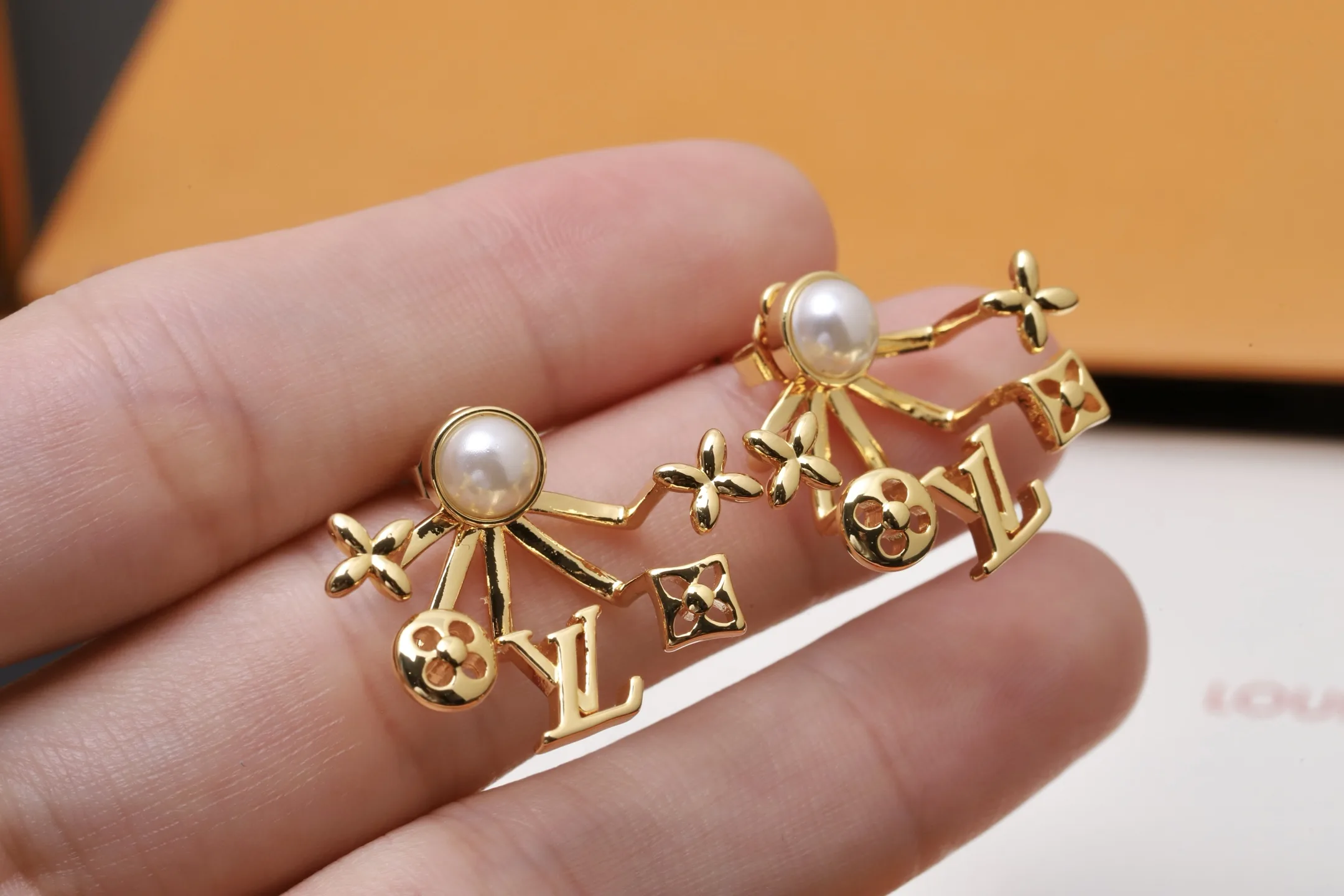 Flowergram Pearl Stud Earrings D11517510 — view 4