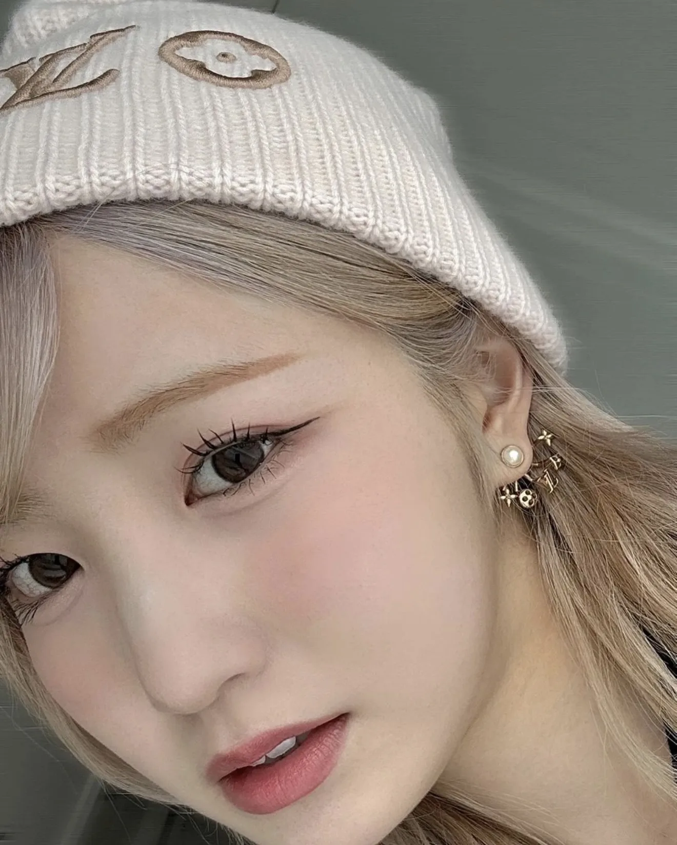Flowergram Pearl Stud Earrings D11517510 — view 9