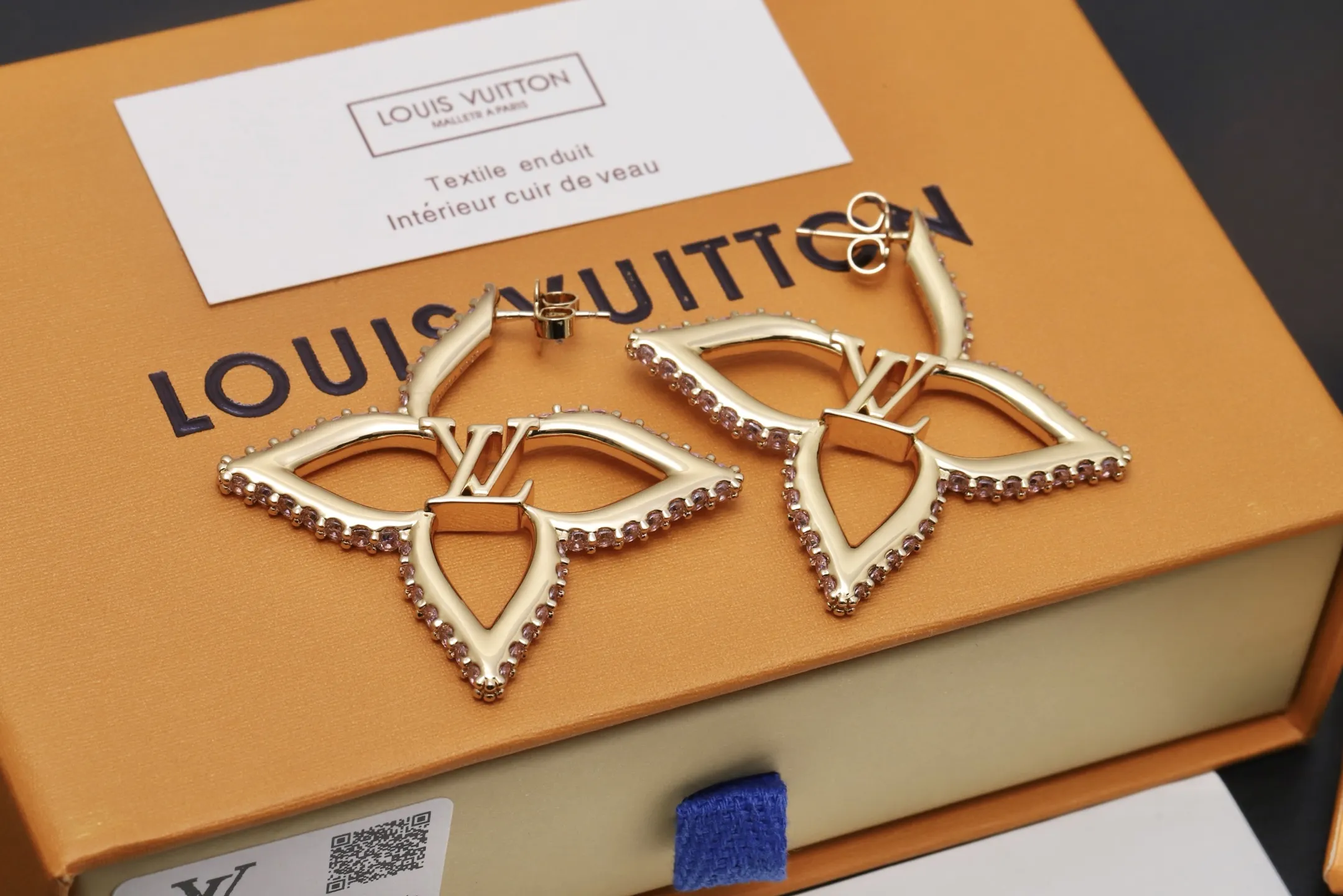 My LV Heart Monogram Flower Earrings D15517641 — view 3