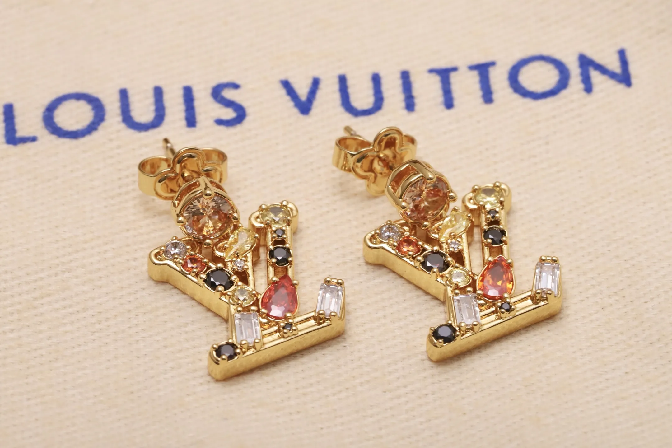 LV Initial Crystal-Embellished Stud Earrings D14017379 — view 5