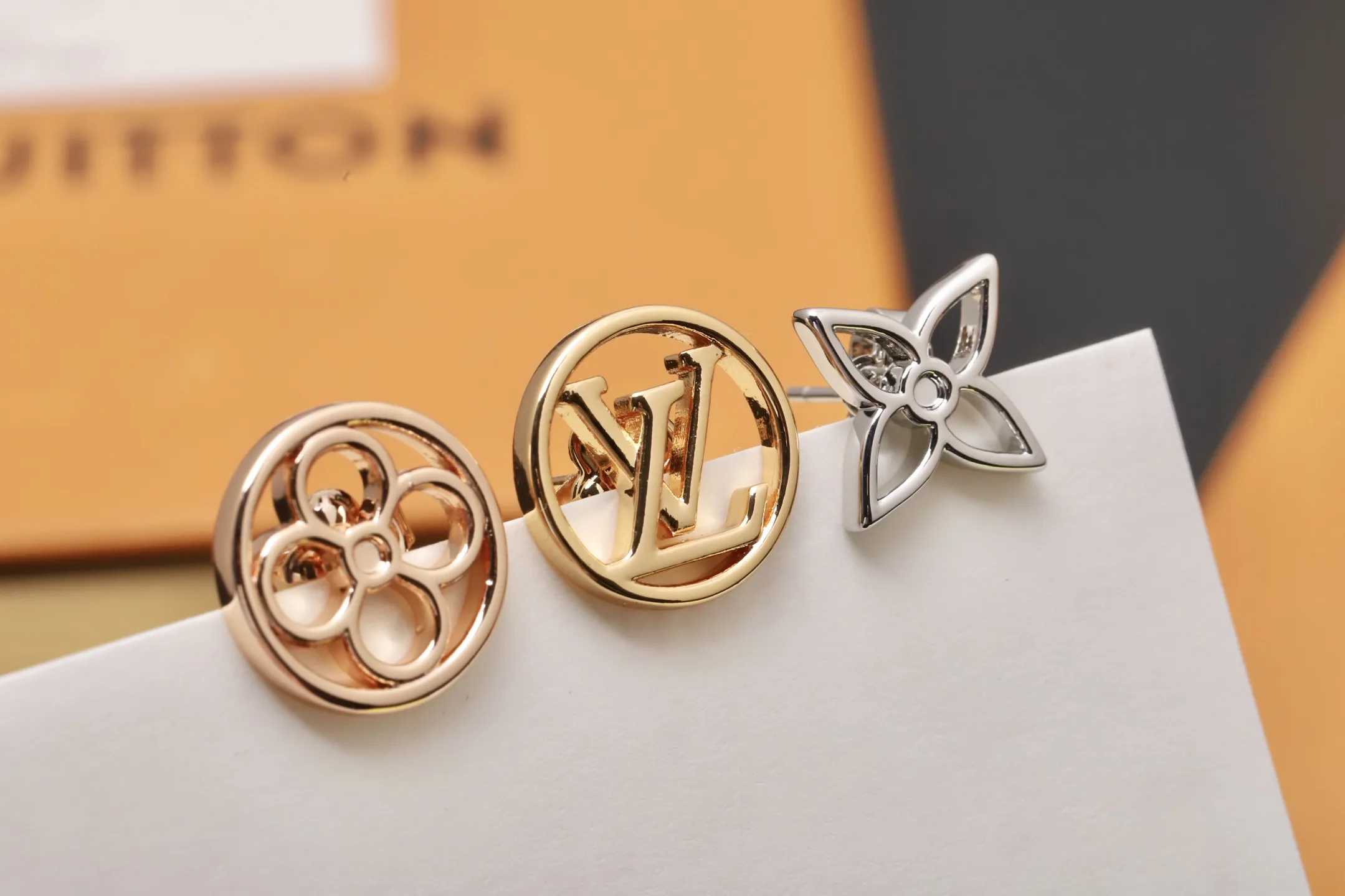 Lace Monogram Flower and LV Initials Earring Set D11517653 — view 4