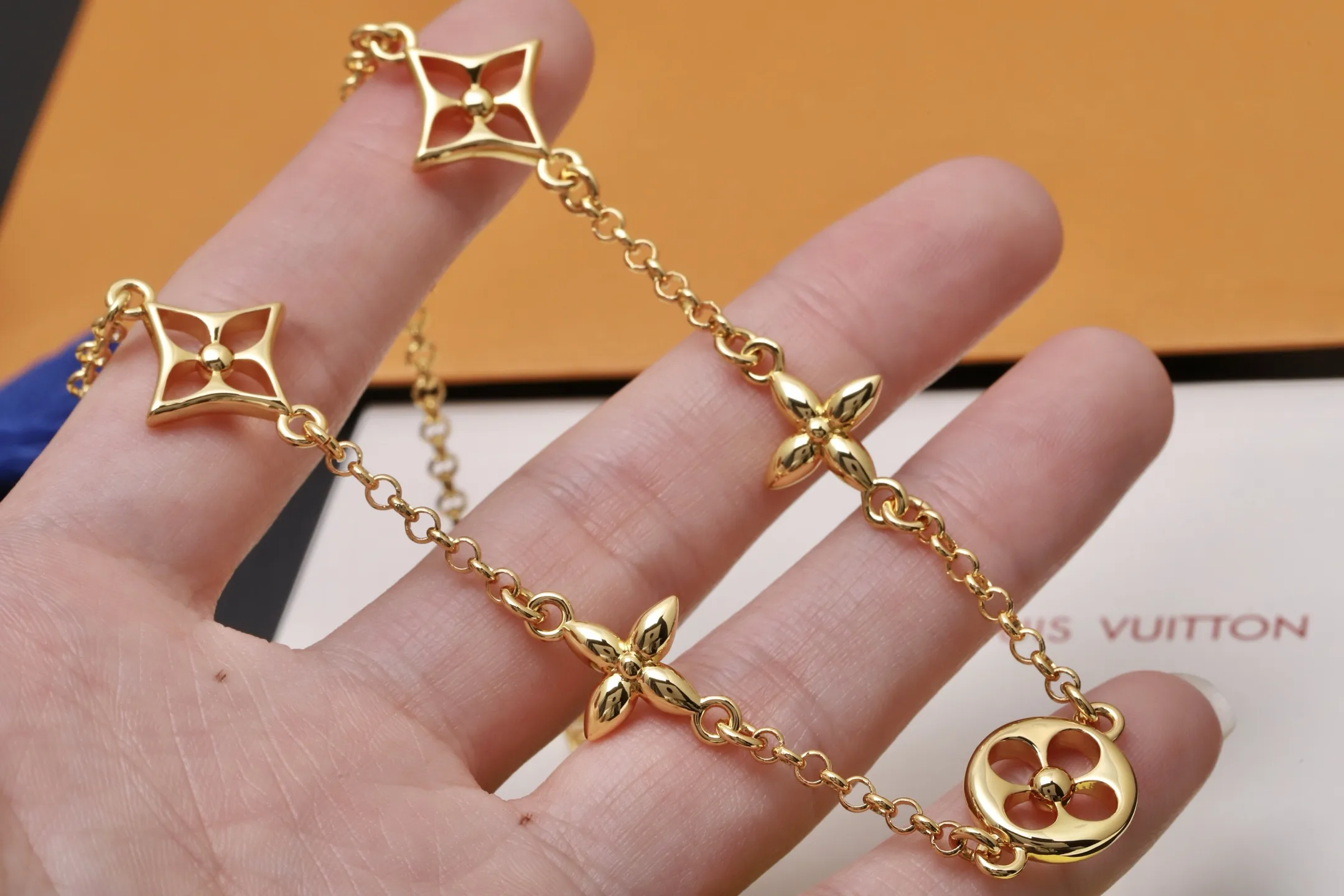 Monogram Flower Motif Pendant Necklace D14517657 — view 4