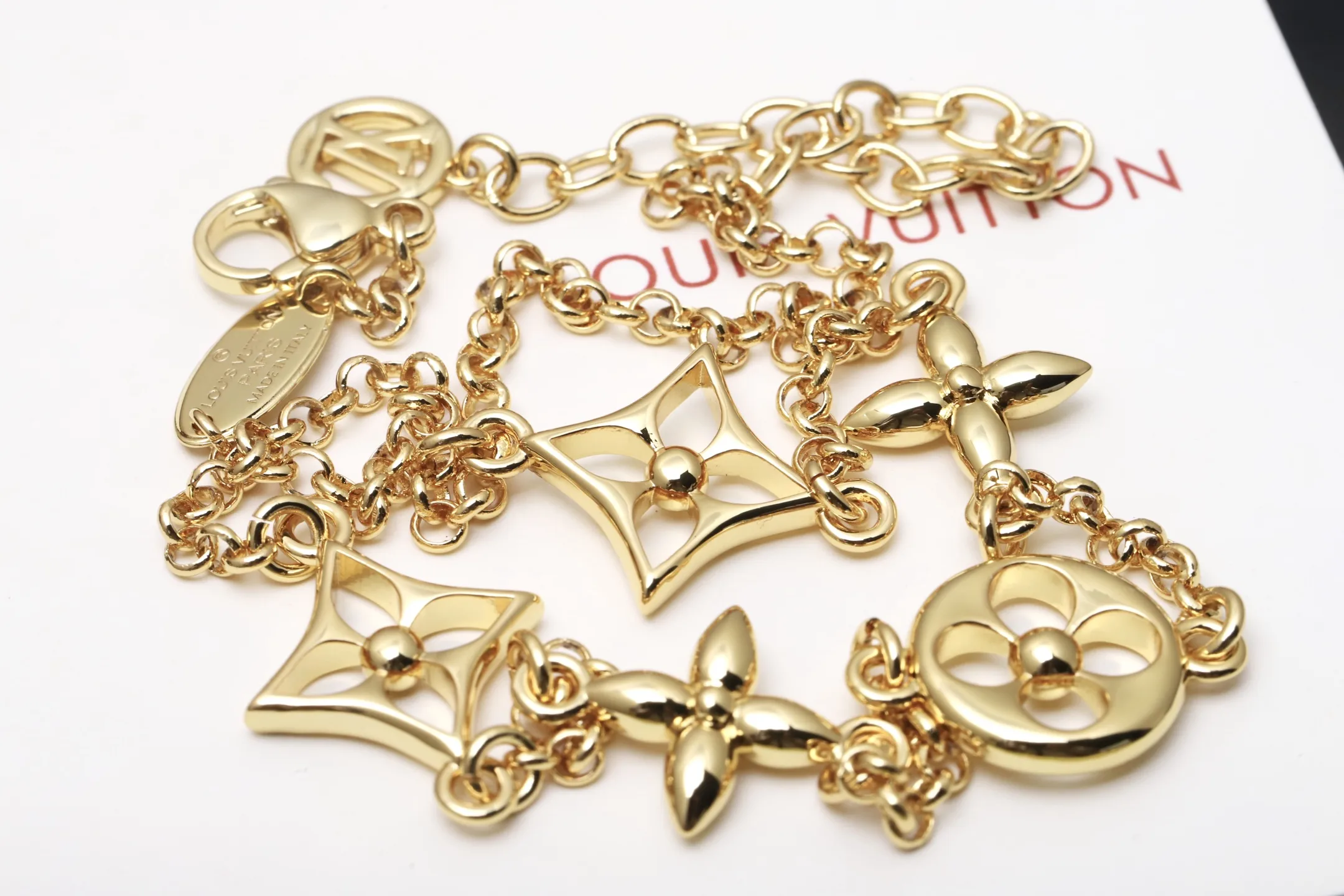 Monogram Flower Motif Pendant Necklace D14517657 — view 5