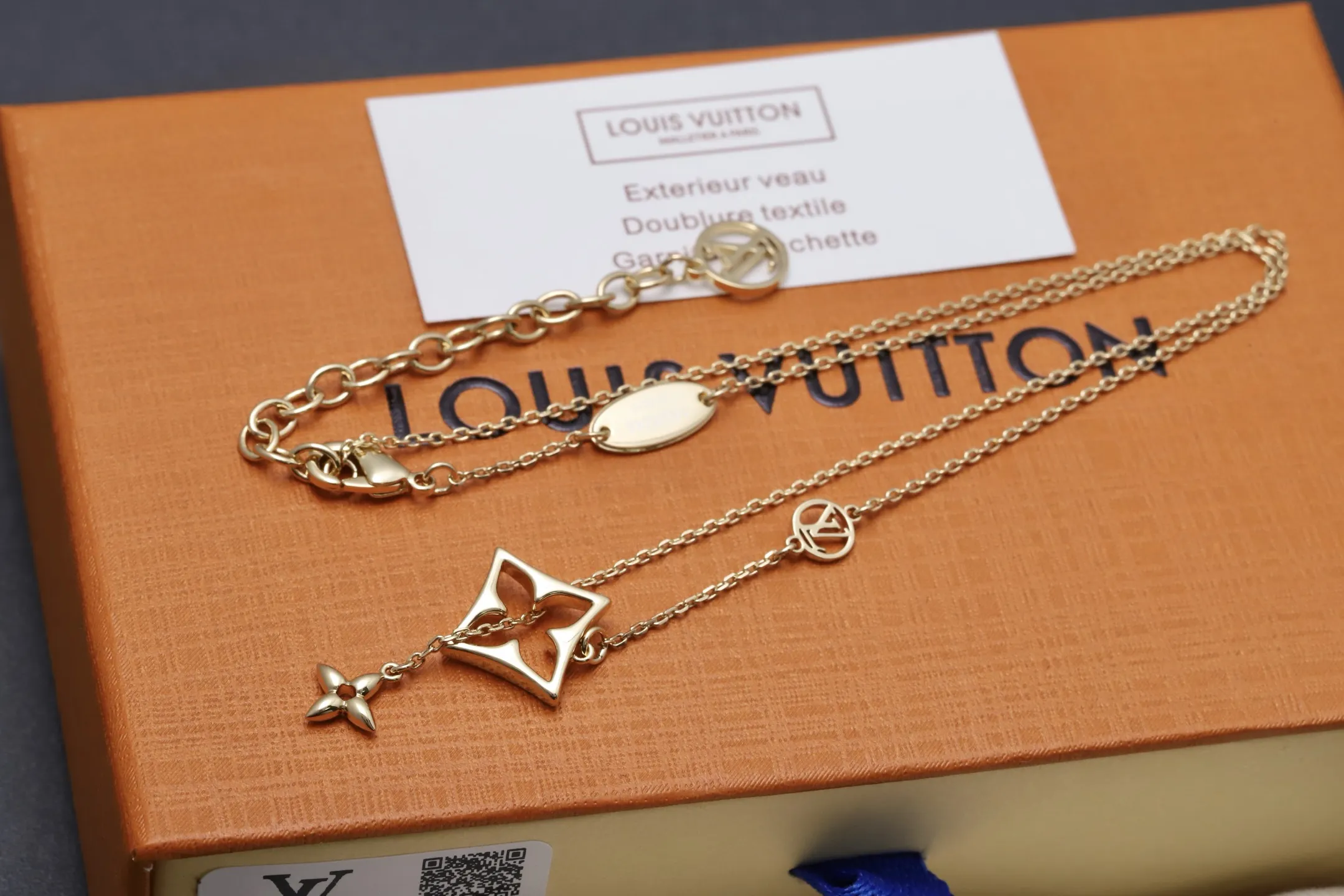 Monogram Cut-Out Flower Pendant Necklace D14017224 — view 8