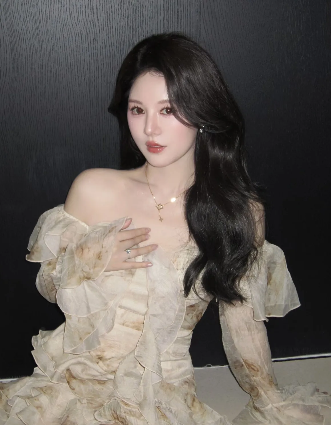 Monogram Cut-Out Flower Pendant Necklace D14017224 — view 9