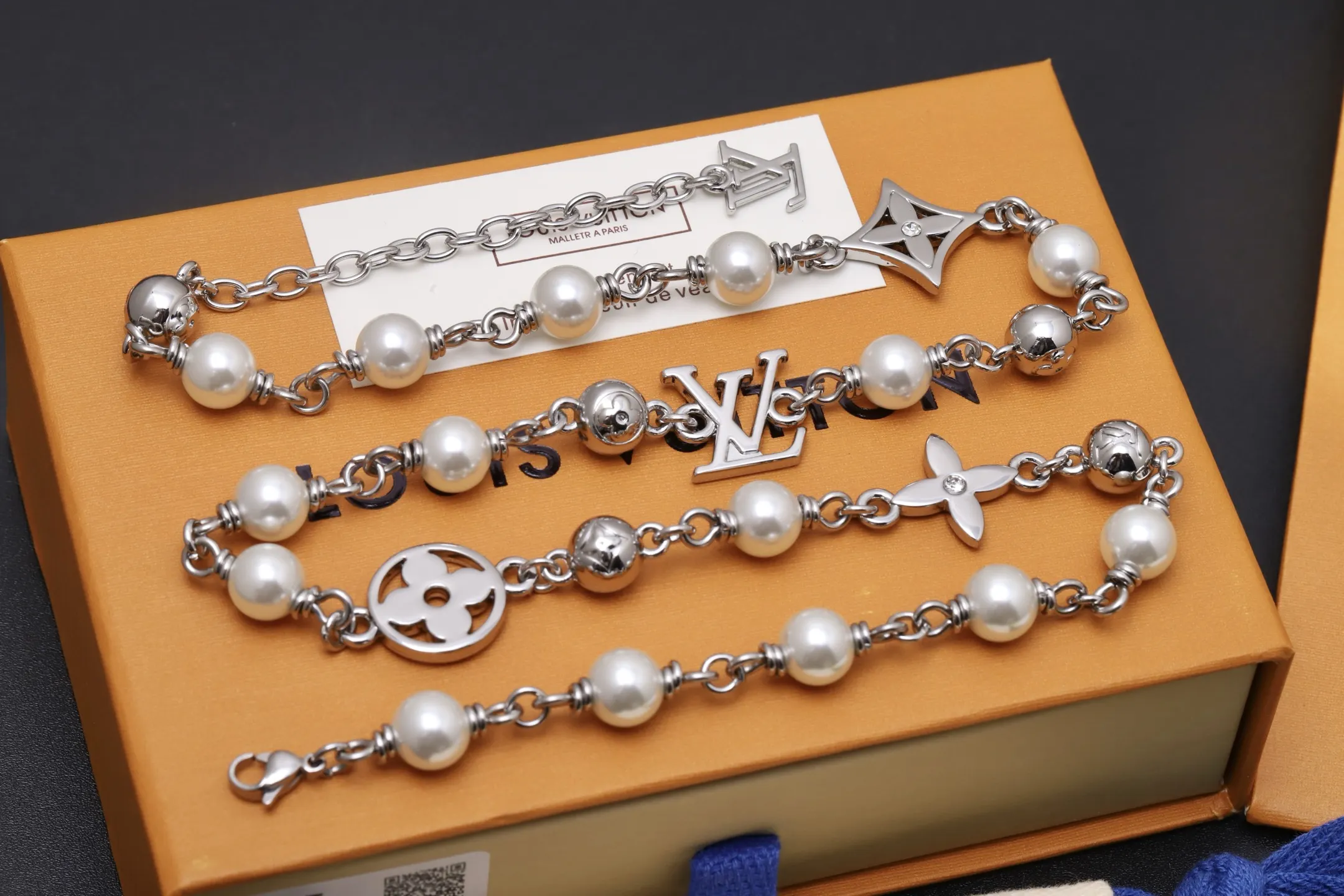 LV Pearls Monogram Chain Necklace D15017648 — view 4