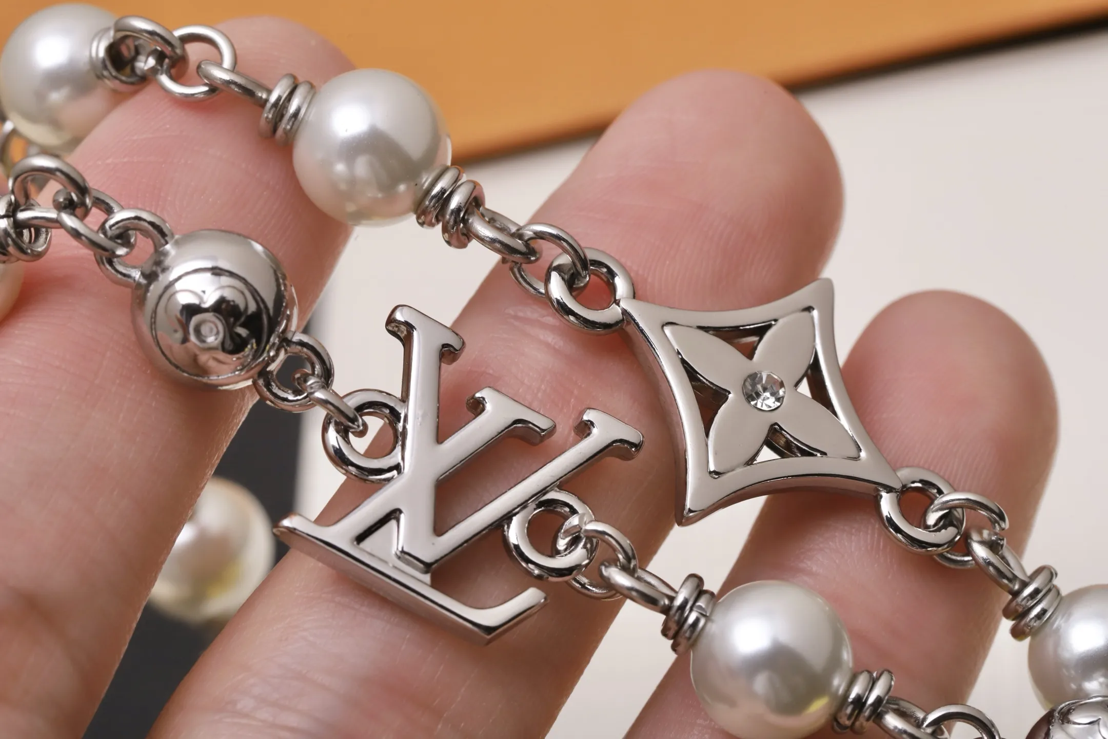 LV Pearls Monogram Chain Necklace D15017648 — view 6