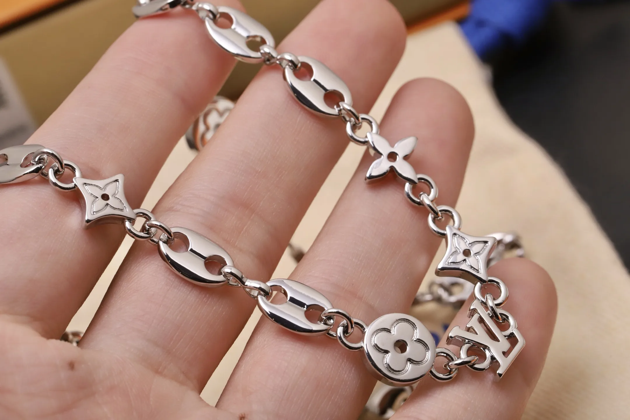 Sailor Monogram Flower Chain Necklace D16017475 — view 4