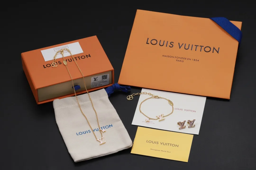 LV Iconic Enamel Pendant Necklace D13017228 — view 2