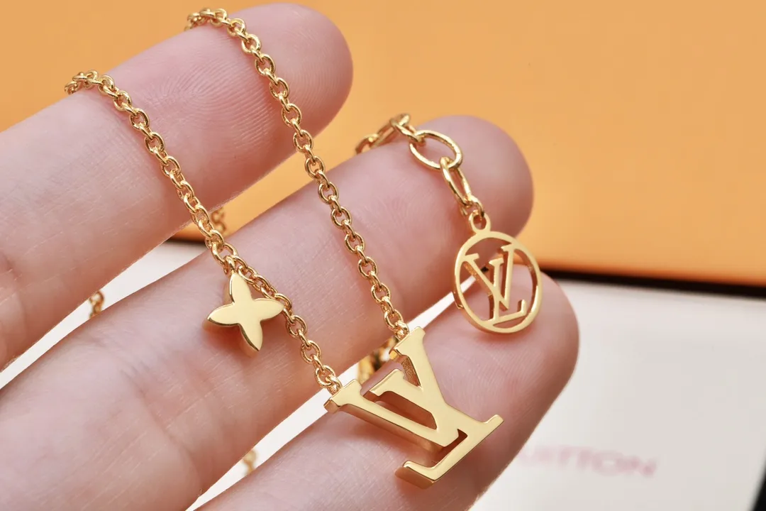 LV Iconic Enamel Pendant Necklace D13017228 — view 5