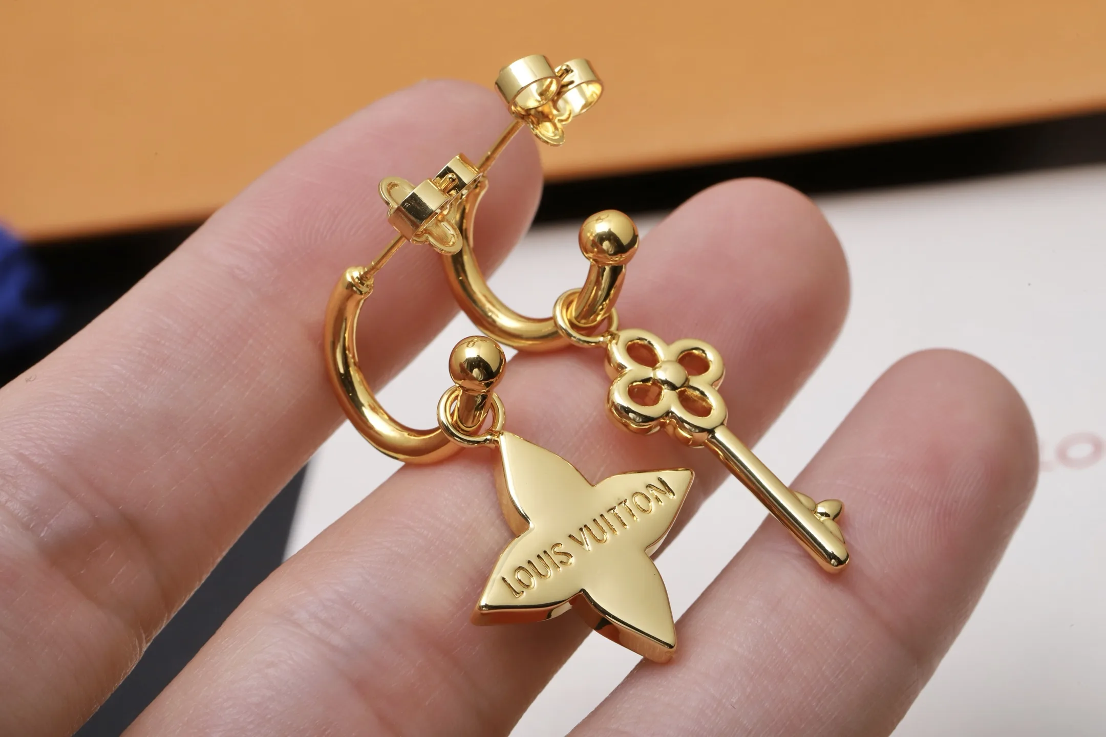 Blooming Asymmetric Monogram Flower and Key Earrings D13017500 — view 6