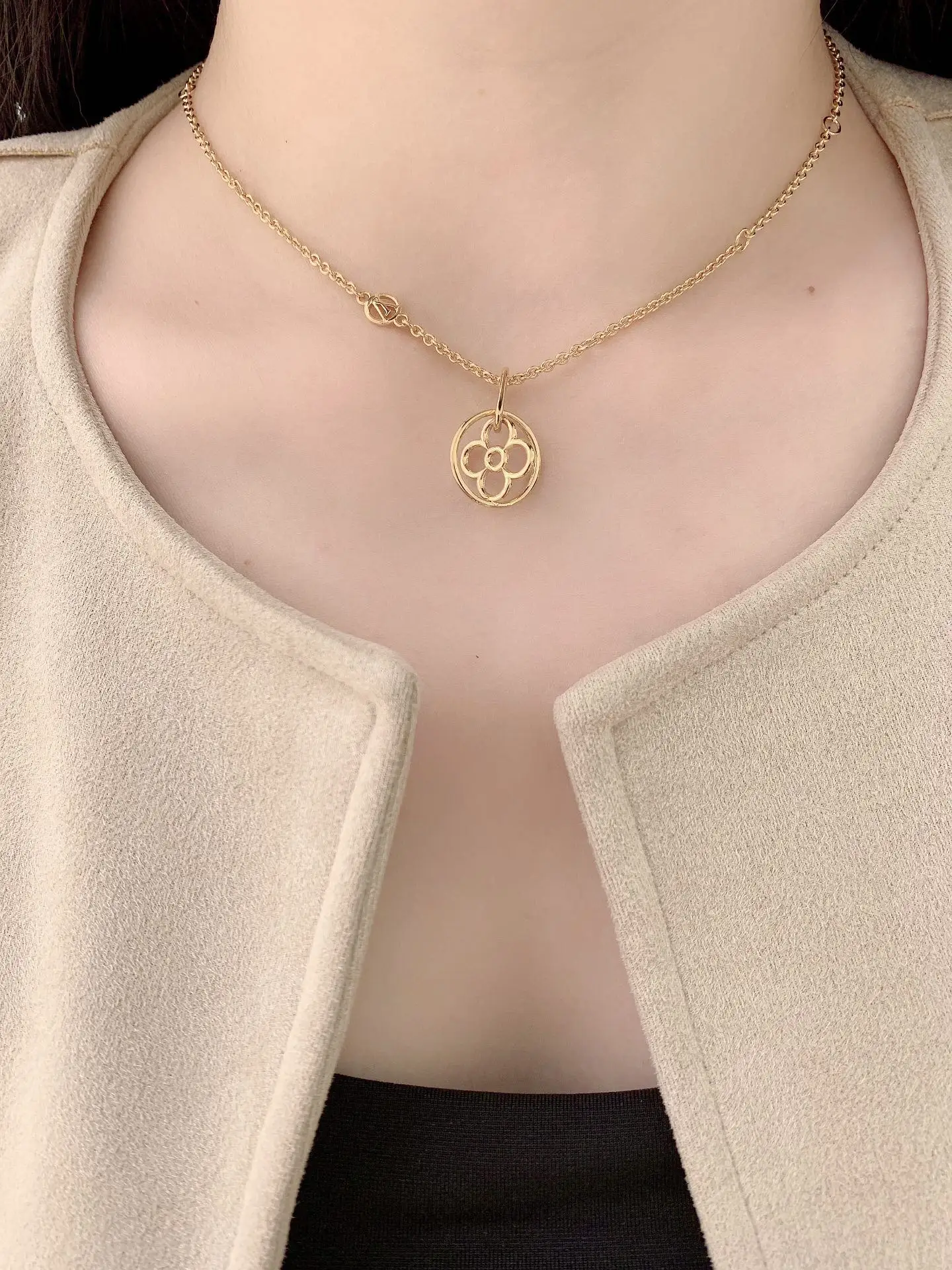 Flowergram Pendant Necklace D13017233 — view 9