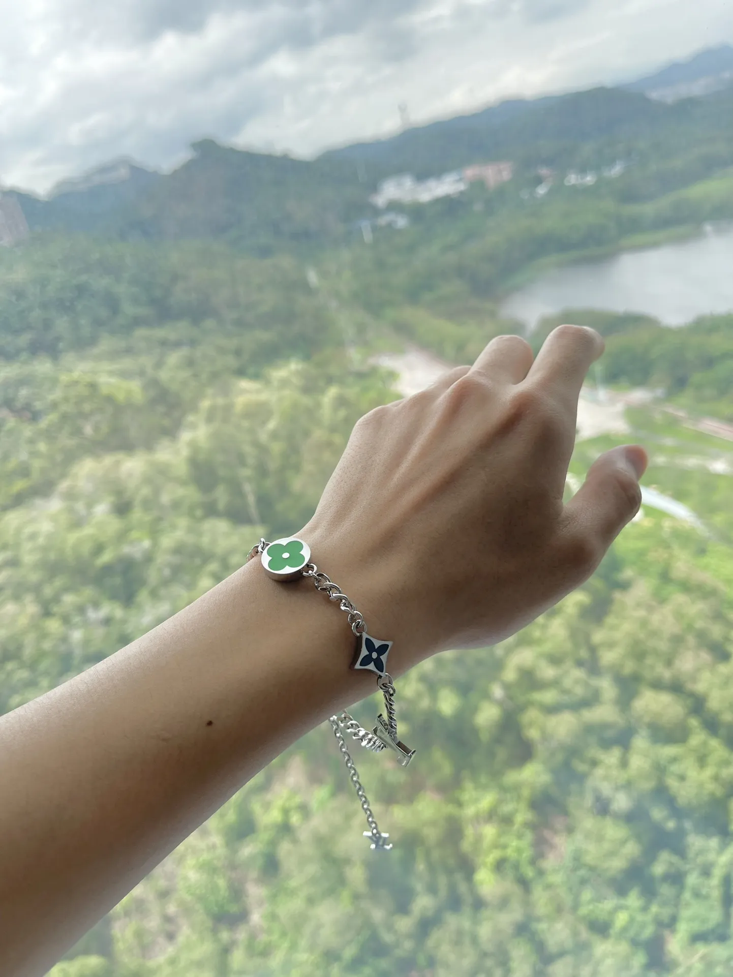 LV Sunrise Monogram Flower Bracelet D10017572 — view 7