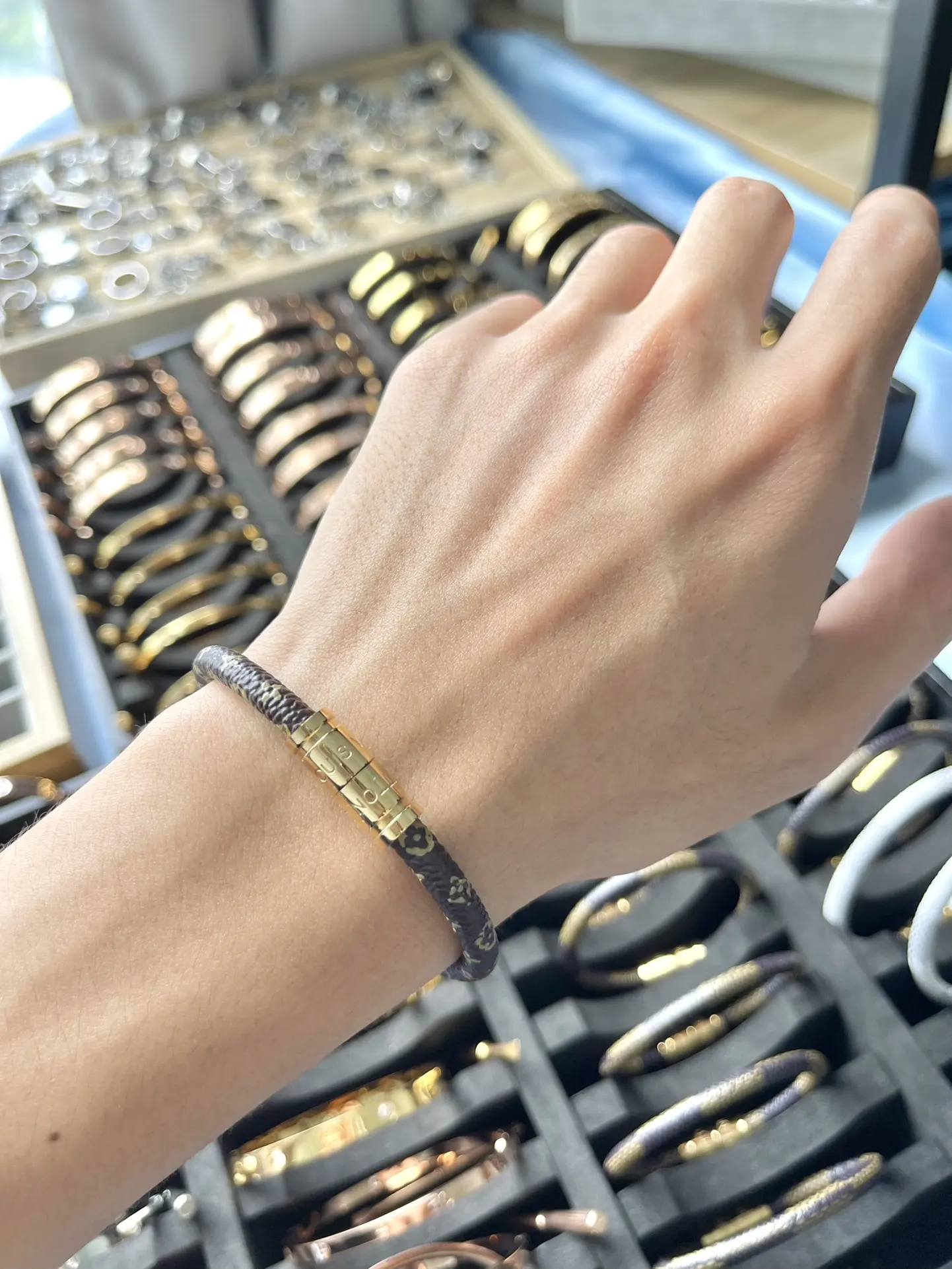 Monogram Canvas Magnetic Cord Bracelet D10016558 — view 7