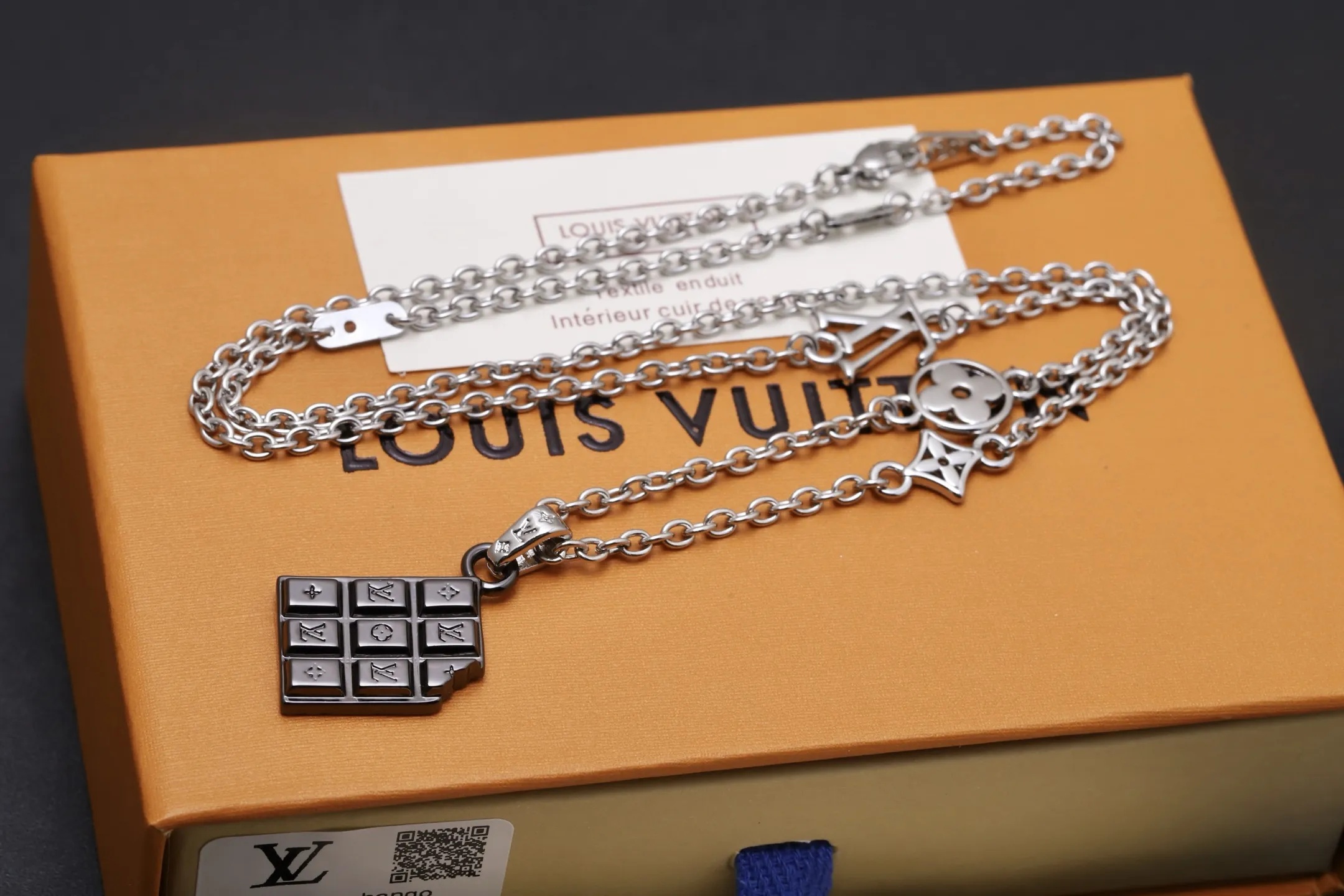Chocolate Bar Pendant Necklace (Titanium Steel) D10517392 — view 3
