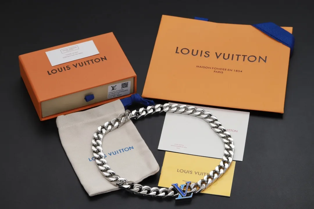 LV Chain Enamel Cuban Link Necklace D17016751 — view 2