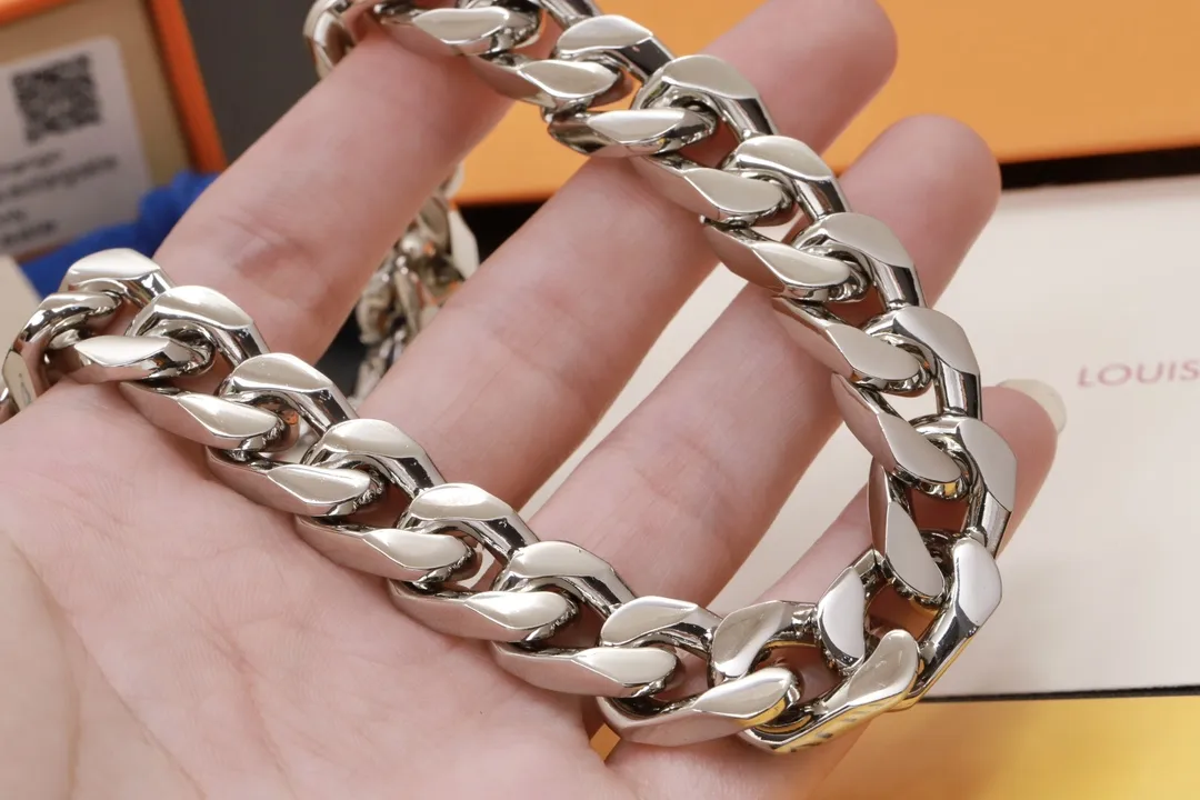 LV Chain Enamel Cuban Link Necklace D17016751 — view 7
