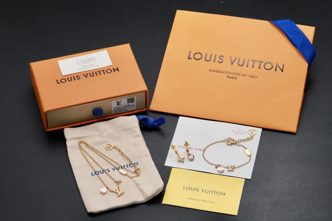 LV Iconic Heart Charm Bracelet D13017581 — view 2