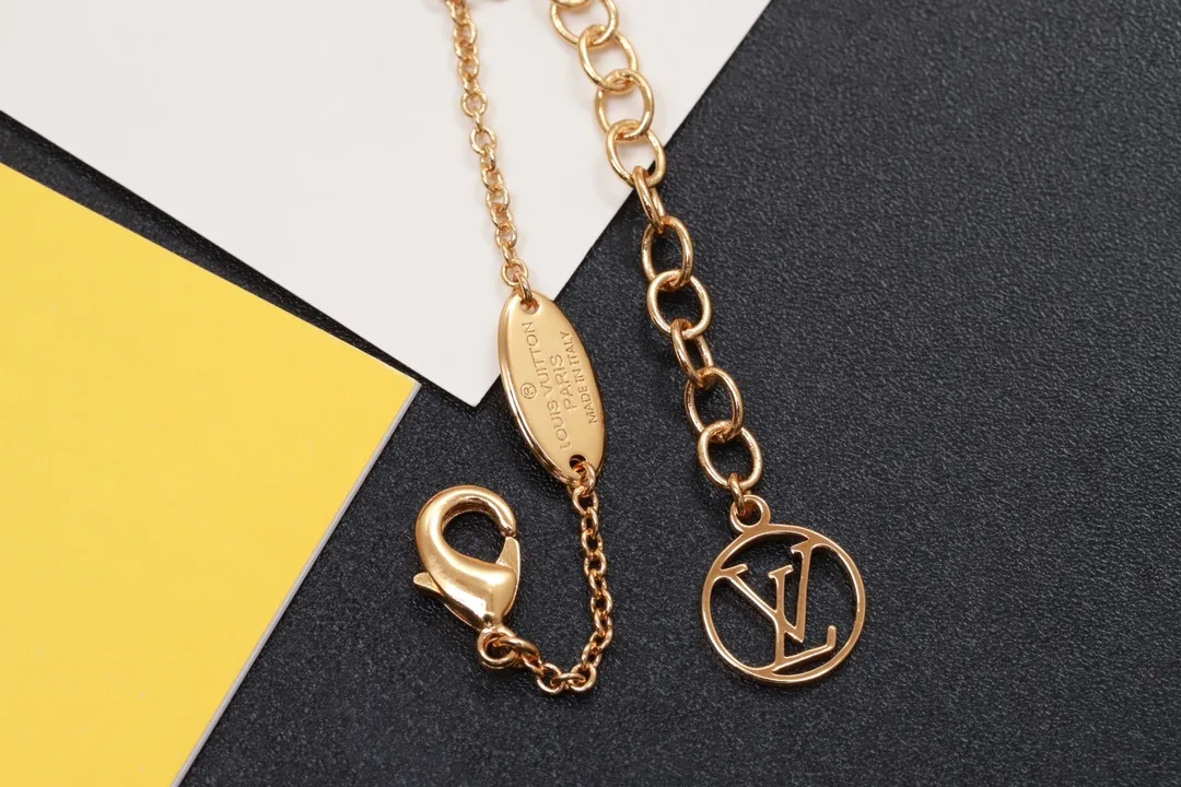 LV Iconic Heart Charm Bracelet D13017581 — view 8