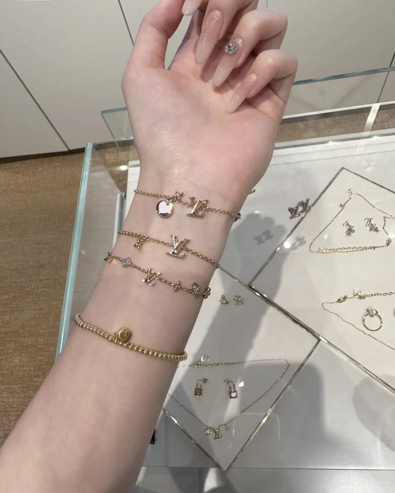 LV Iconic Heart Charm Bracelet D13017580 — view 4
