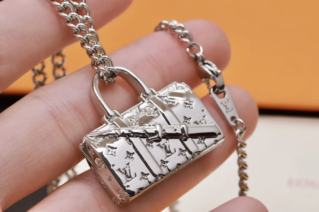 LV Icons Keepall Pendant Necklace D10017350 — view 4