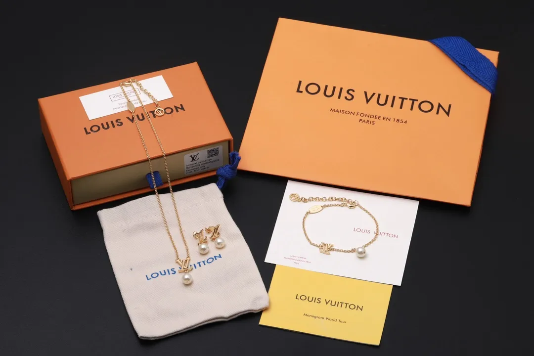 LV Iconic Louisa Pearl Bracelet D10517413 — view 2