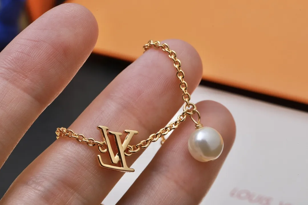 LV Iconic Louisa Pearl Bracelet D10517413 — view 3