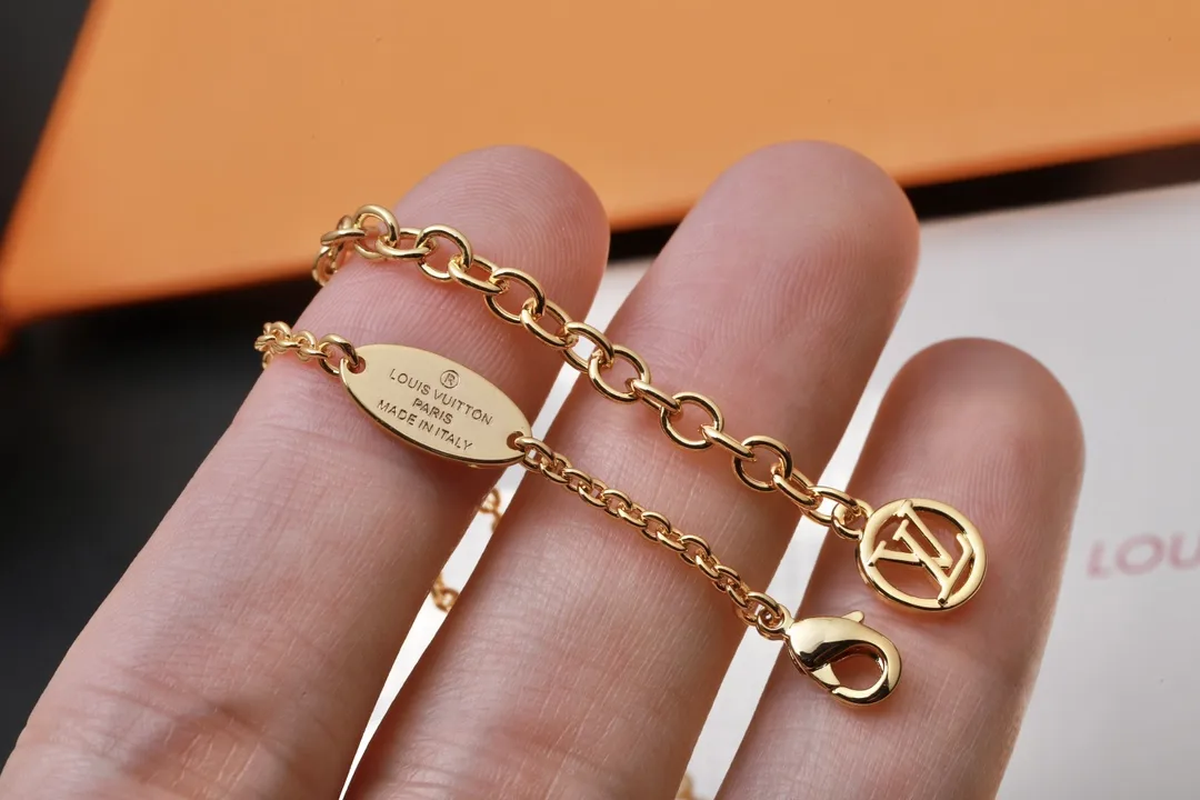 LV Iconic Louisa Pearl Bracelet D10517413 — view 5