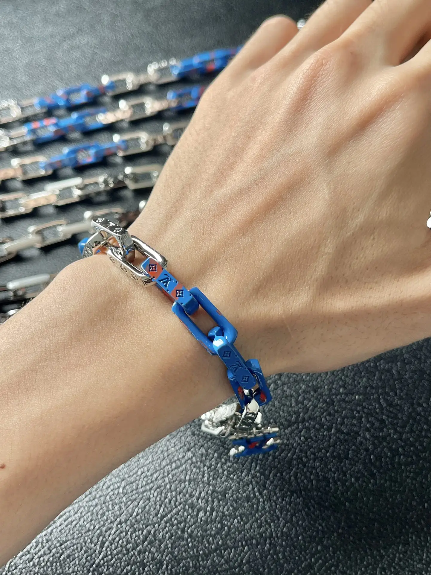 Monogram Chain Bracelet in Resin and Steel D12017414 — view 9