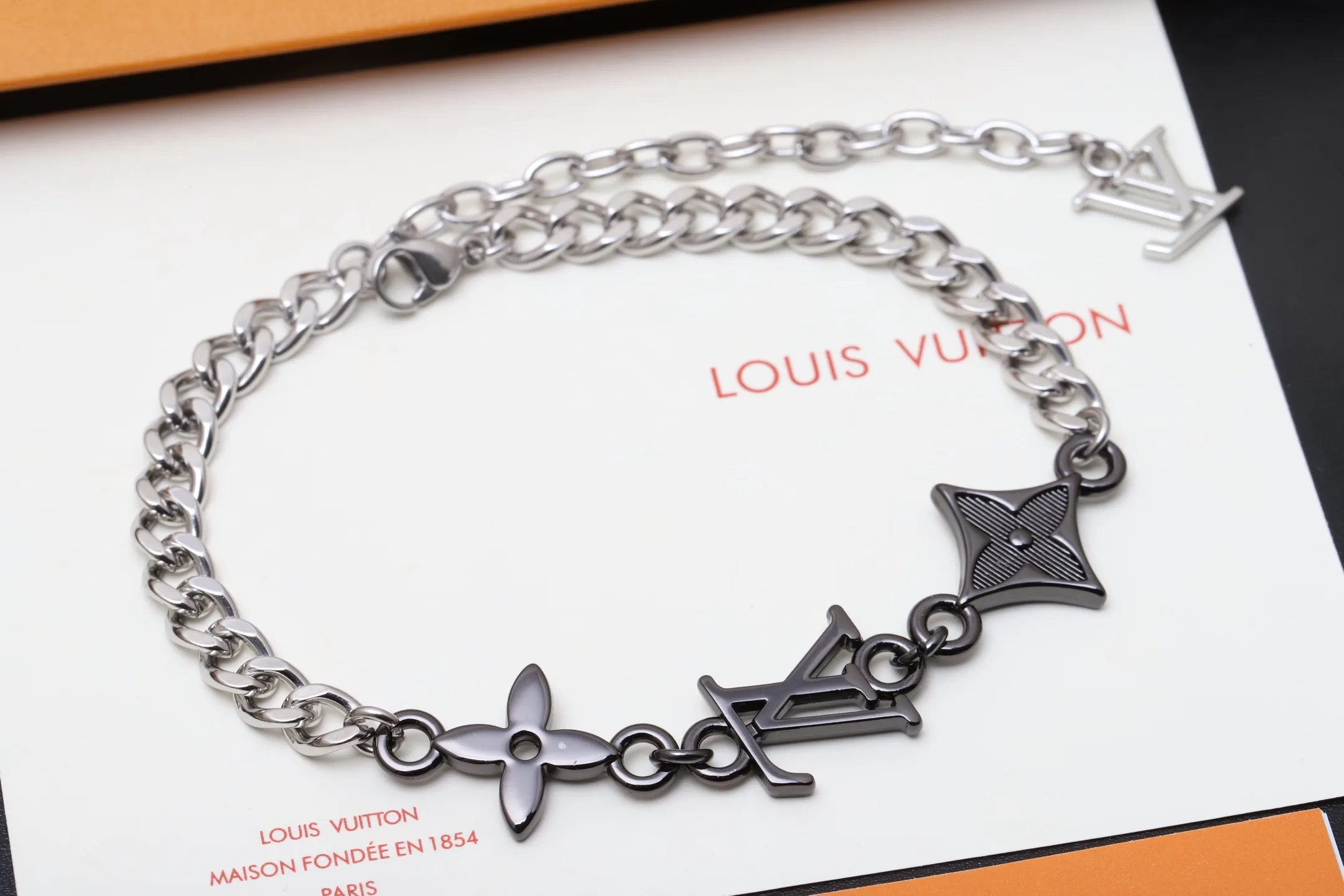 Monogram Row Chain Bracelet D13017512 — view 4