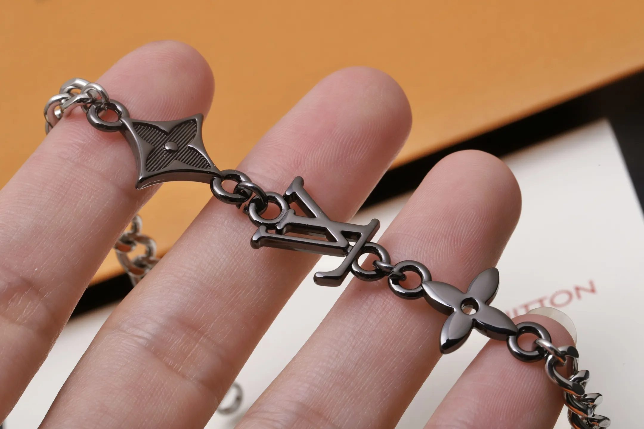 Monogram Row Chain Bracelet D13017512 — view 6