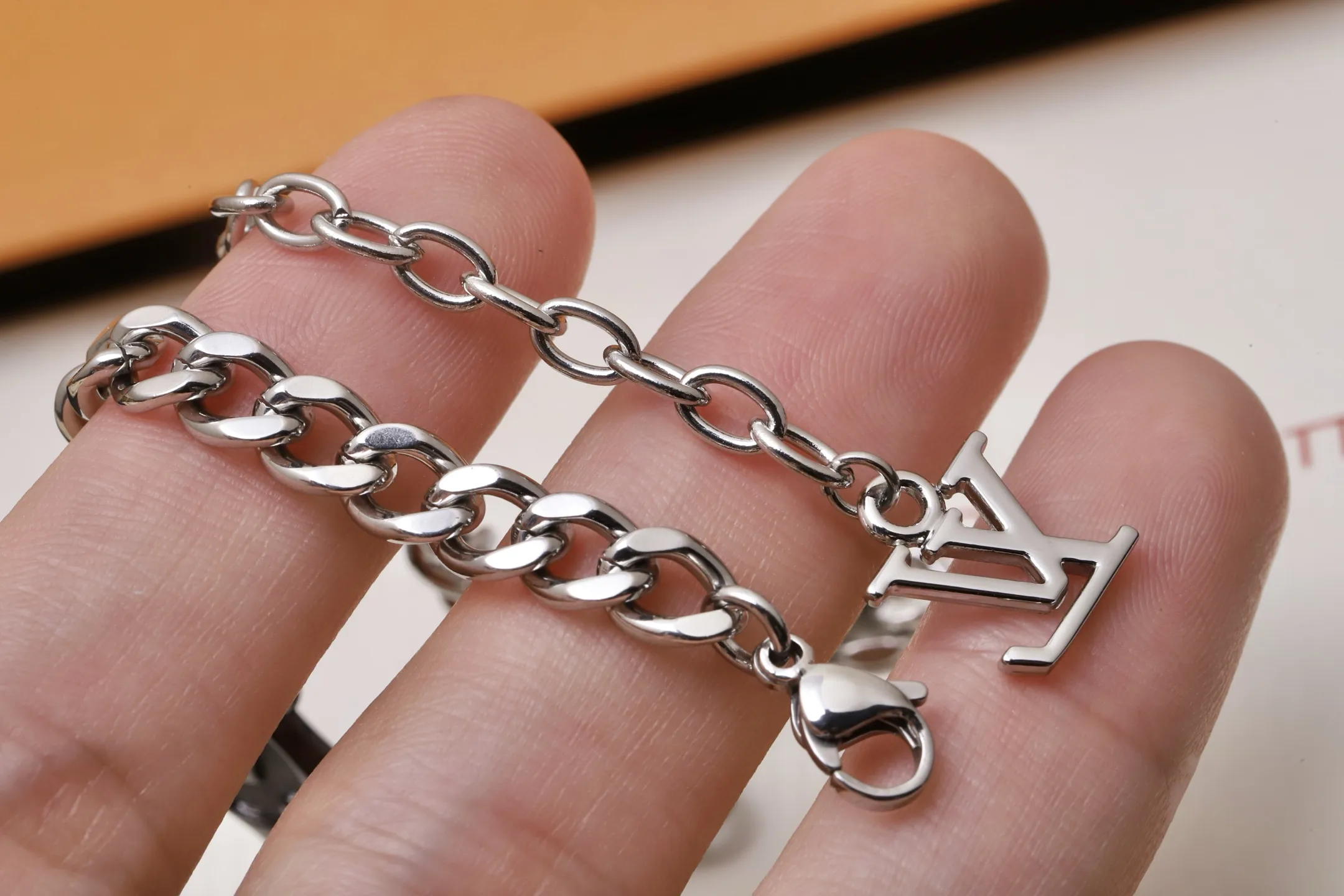 Monogram Row Chain Bracelet D13017512 — view 7