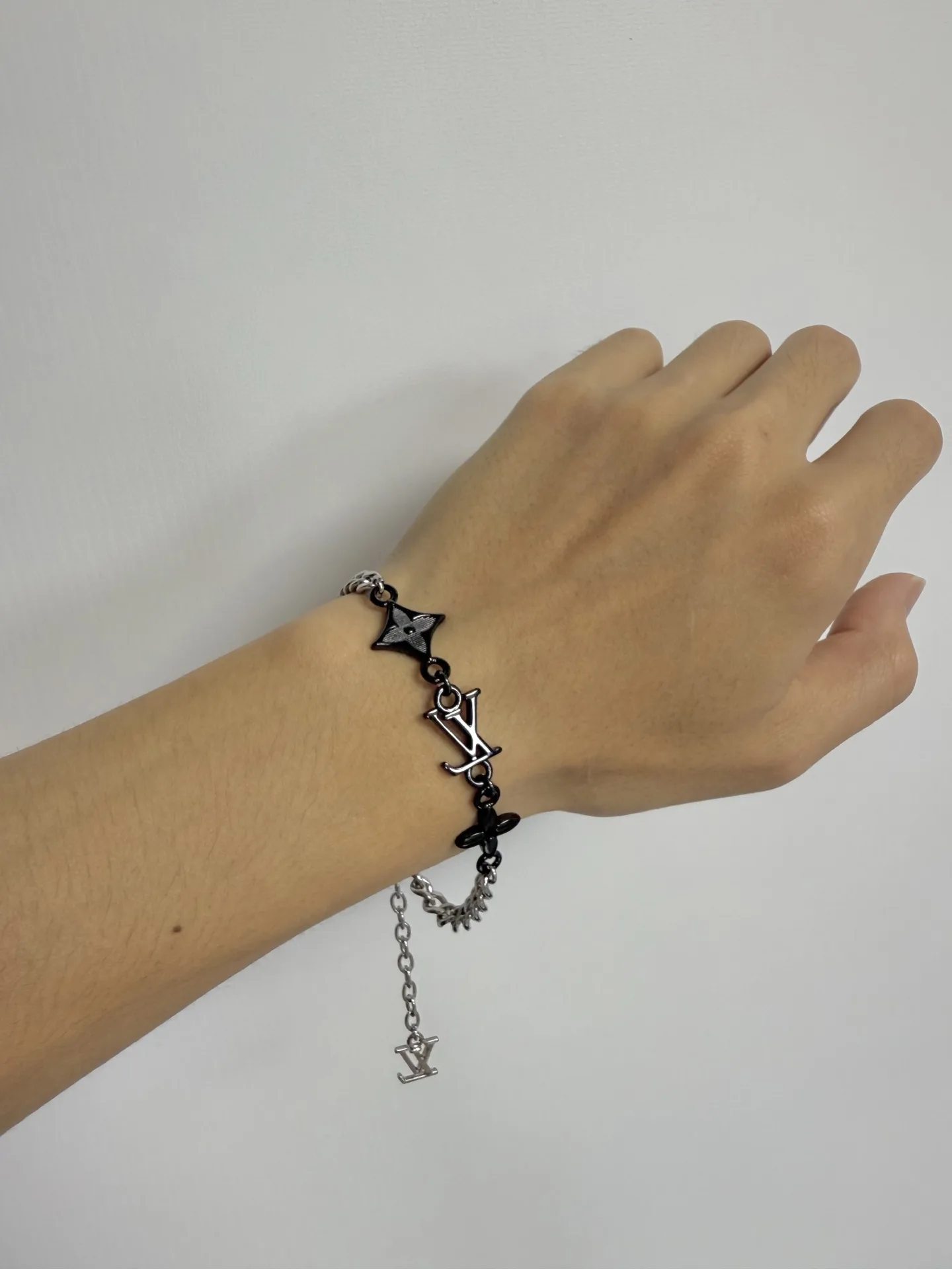 Monogram Row Chain Bracelet D13017512 — view 8
