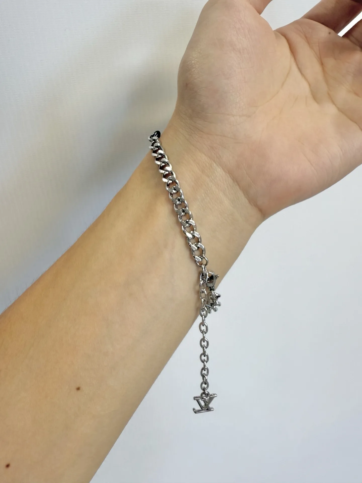 Monogram Row Chain Bracelet D13017512 — view 9